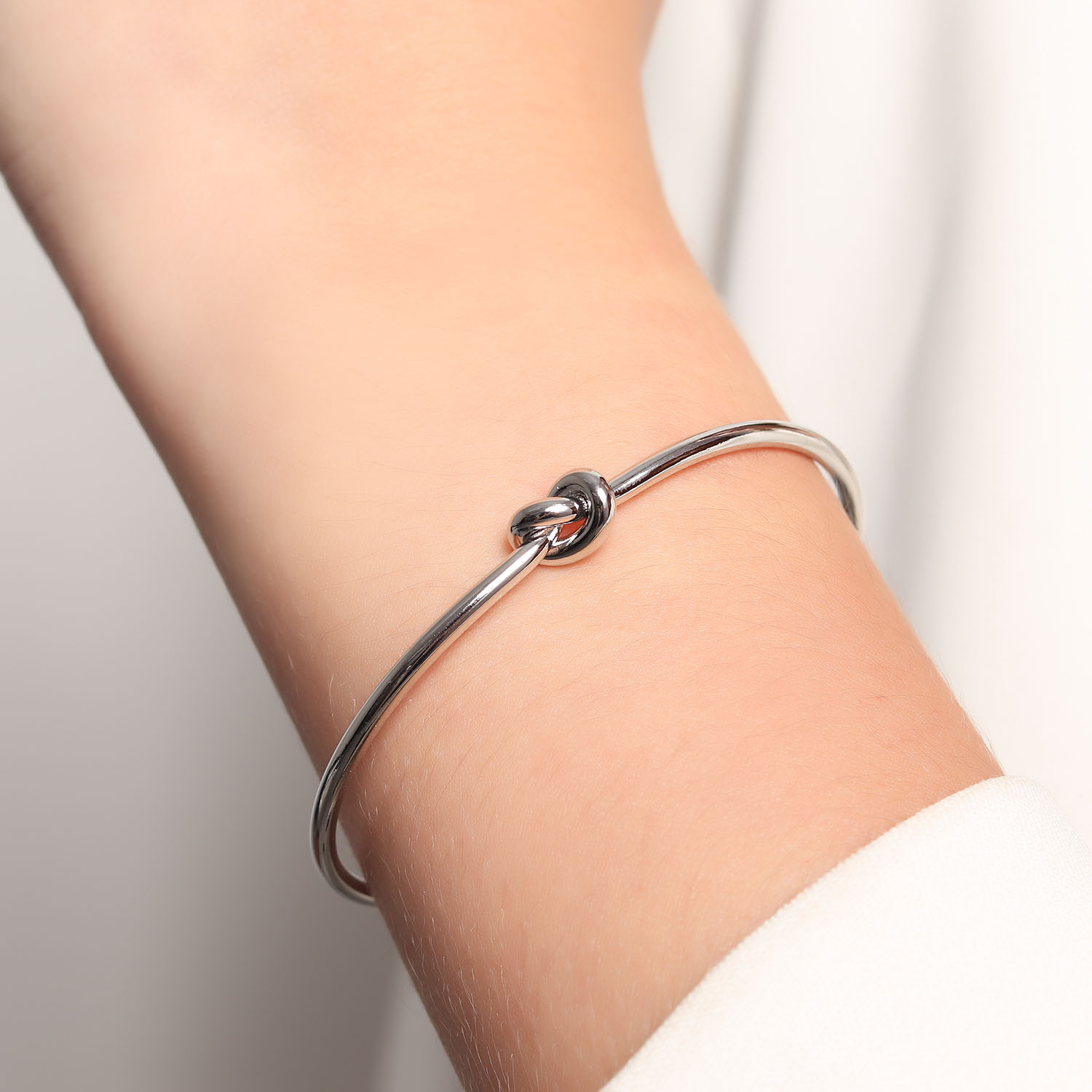 Bracelete Rígido Nó - em banho ródio branco - Imagem 3
