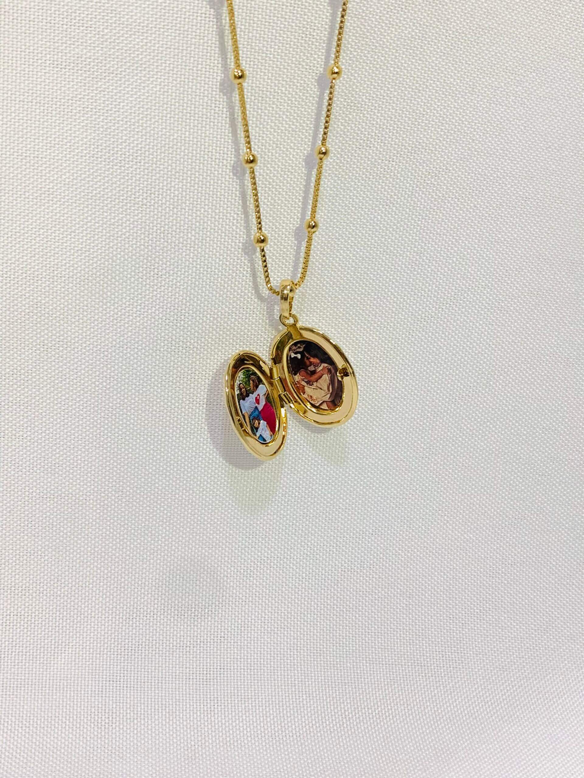 Colar Relicário Oval Vintage P - em banho ouro 18k - Imagem 2
