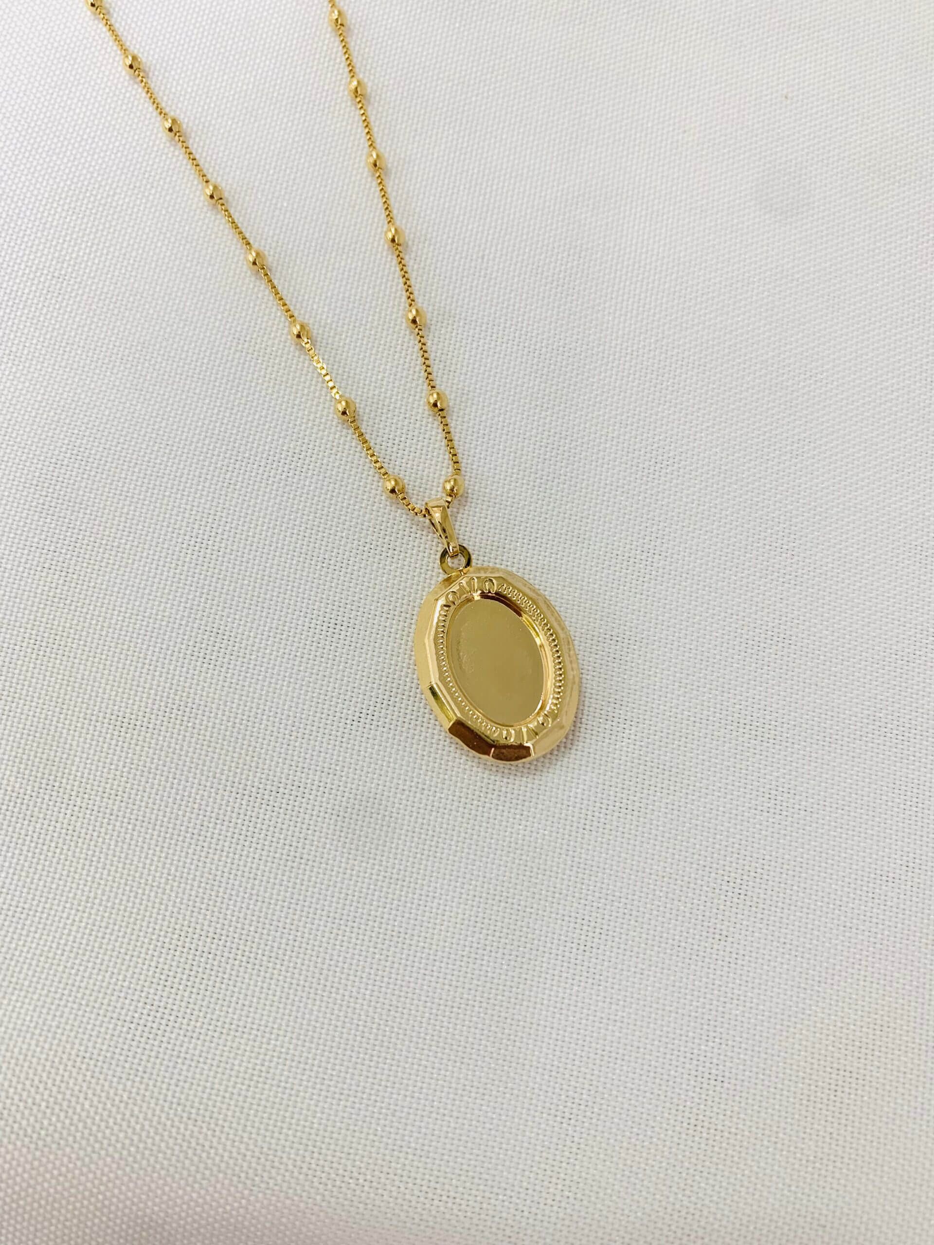 Colar Relicário Oval Vintage P - em banho ouro 18k