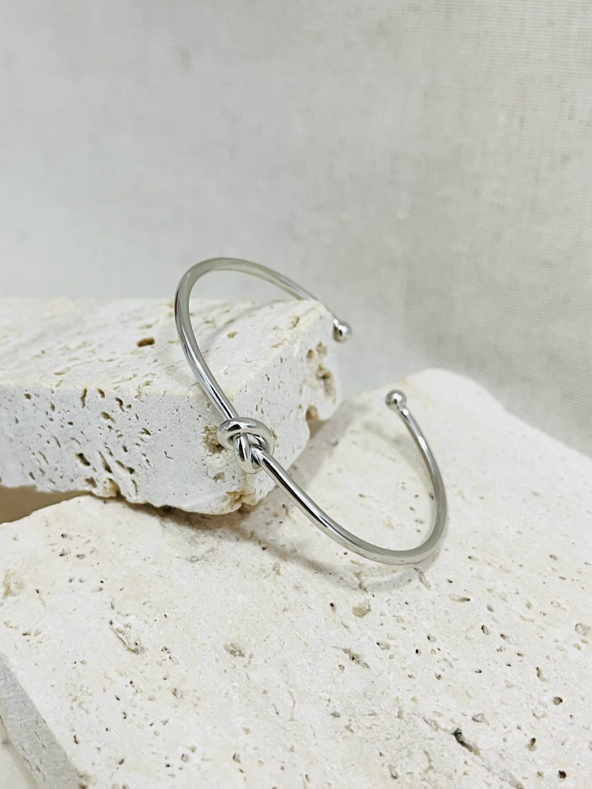 Bracelete Rígido Nó - em banho ródio branco - Imagem 2