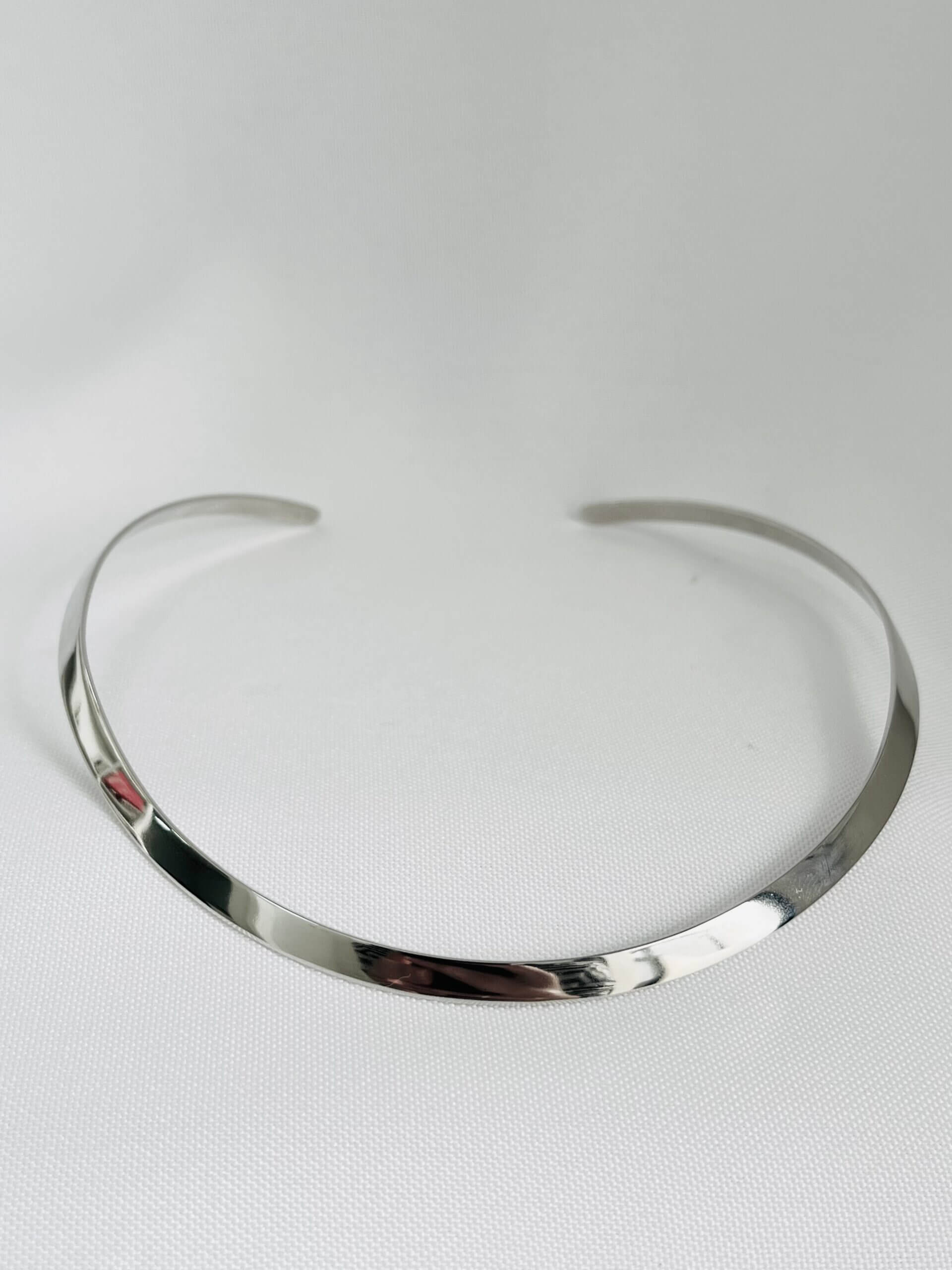 Choker Rígida Lisa - em banho ródio branco