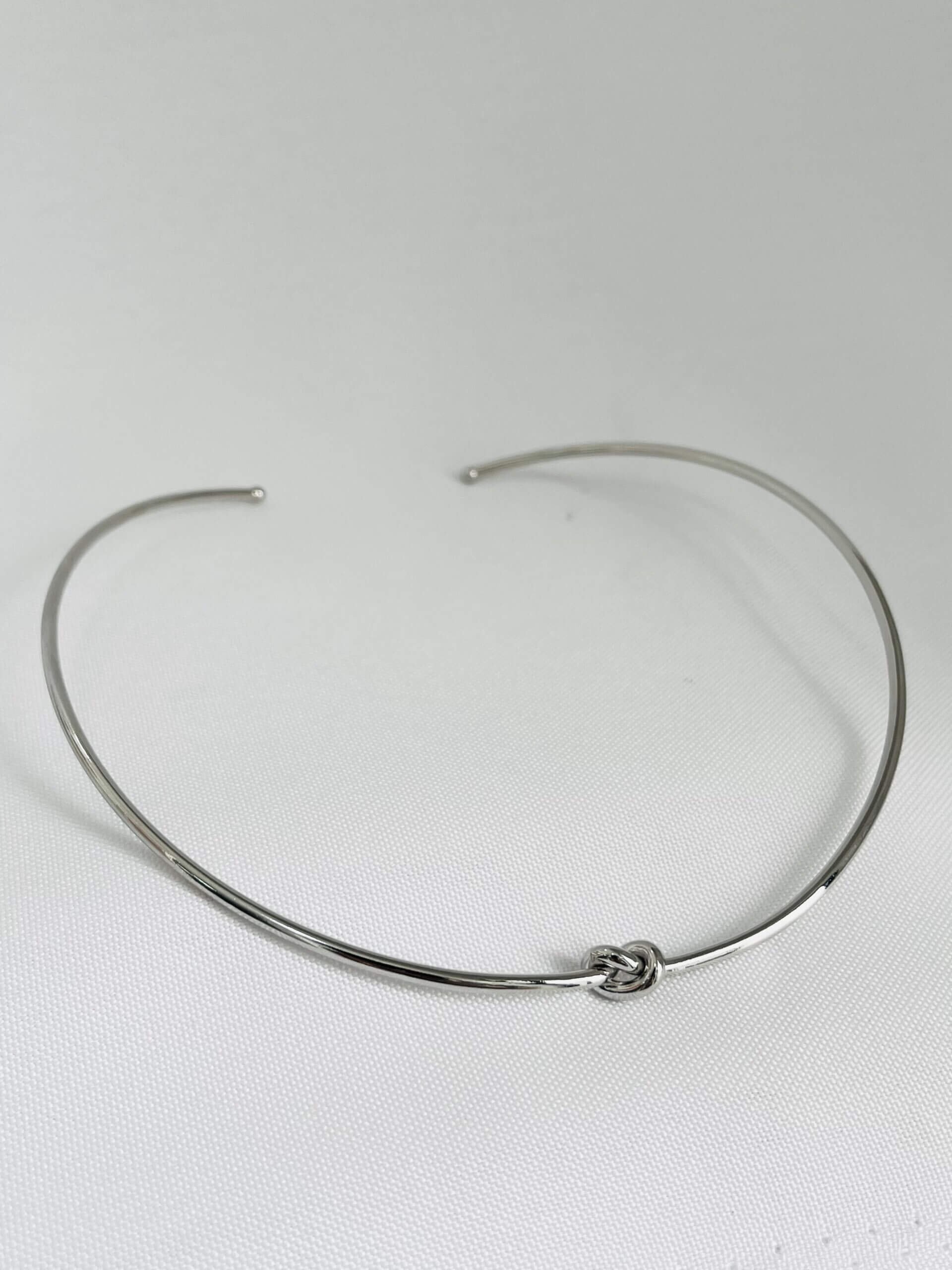 Choker Rígida Nó - em banho ródio branco