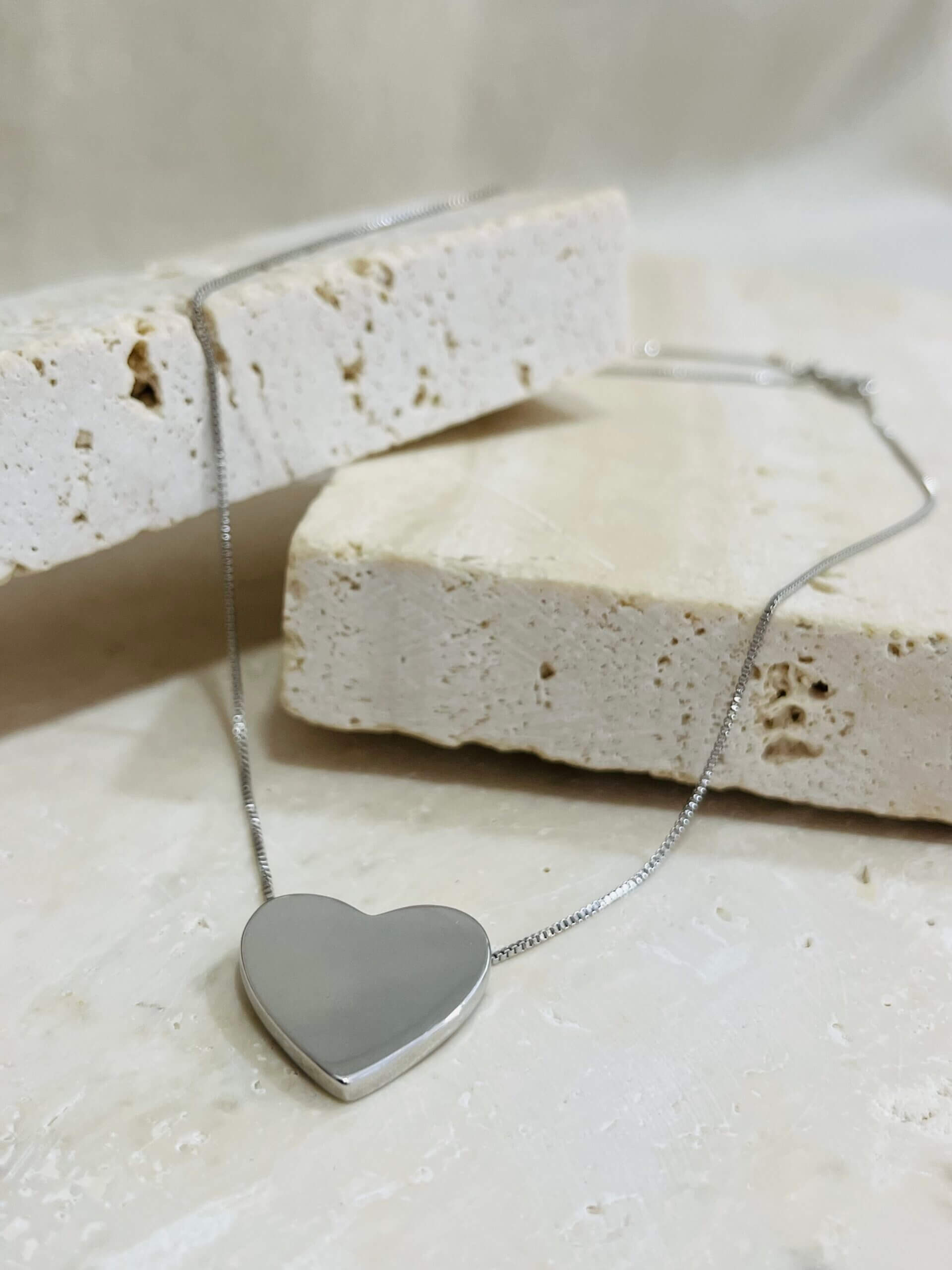 Colar Coração Chapa - em banho Ródio Branco - Imagem 2
