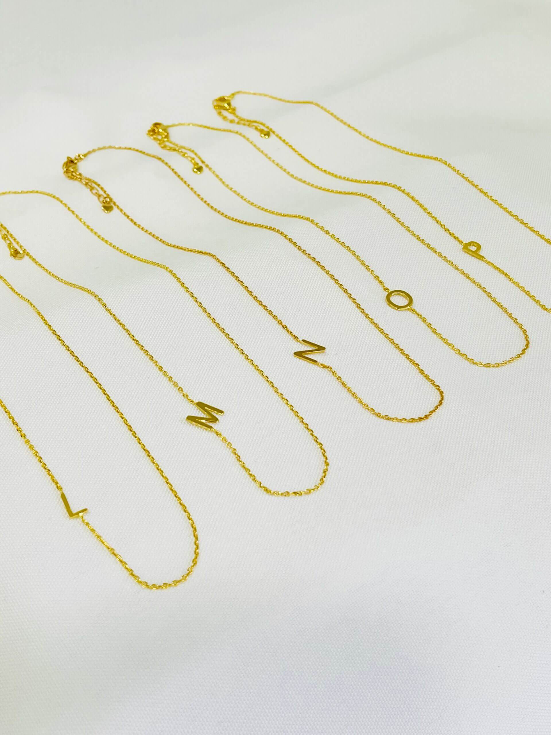 Colar Letra Delicado - em banho ouro 18k - Imagem 6