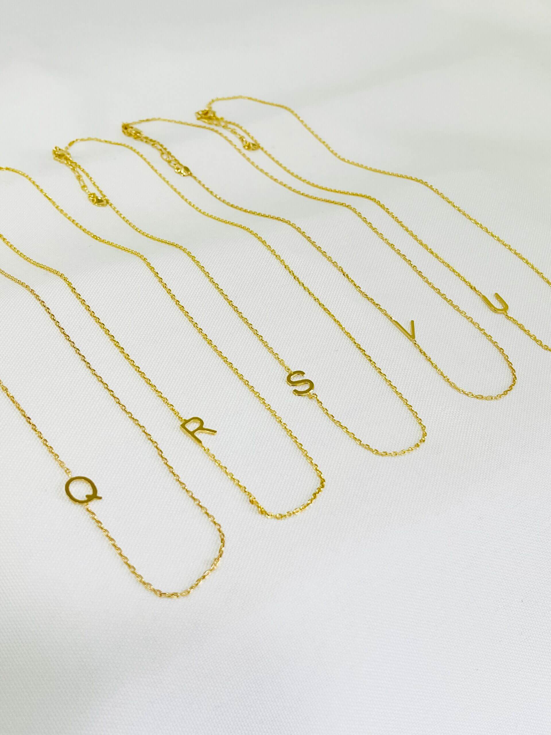 Colar Letra Delicado - em banho ouro 18k - Imagem 8