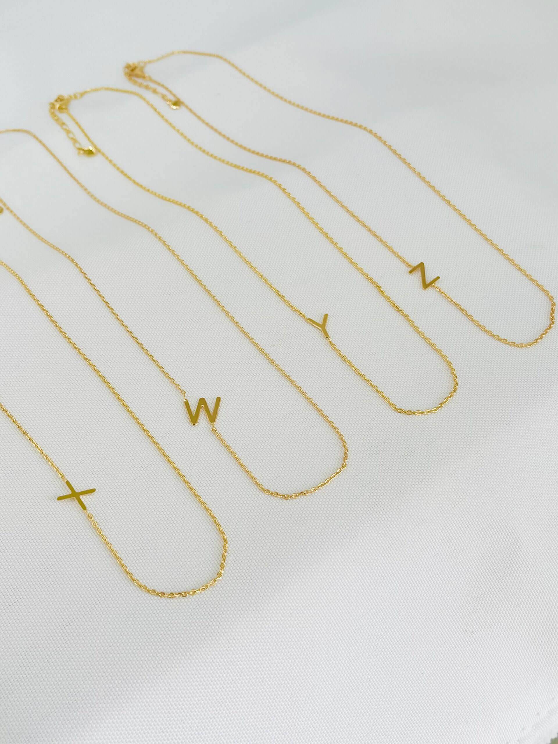 Colar Letra Delicado - em banho ouro 18k - Imagem 10