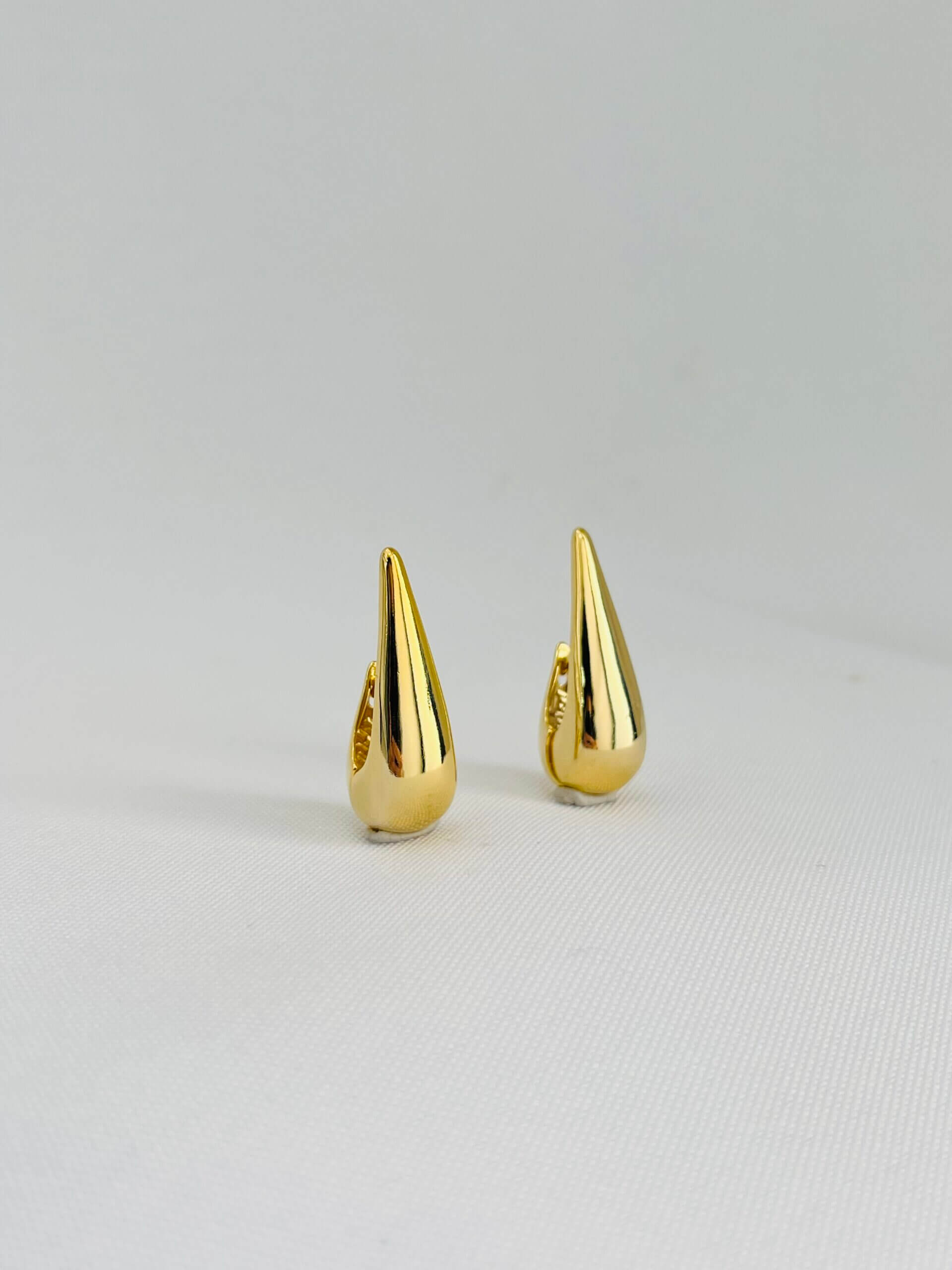 Brinco Gota Leane - em banho ouro 18k