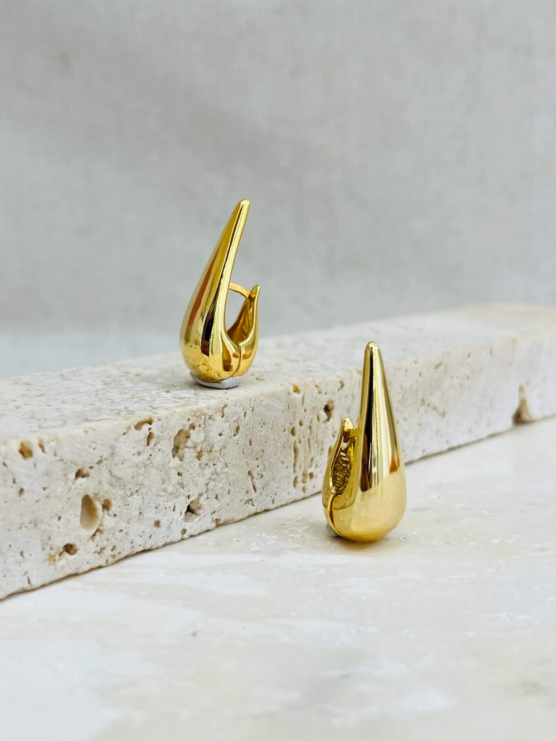 Brinco Gota Leane - em banho ouro 18k - Imagem 2