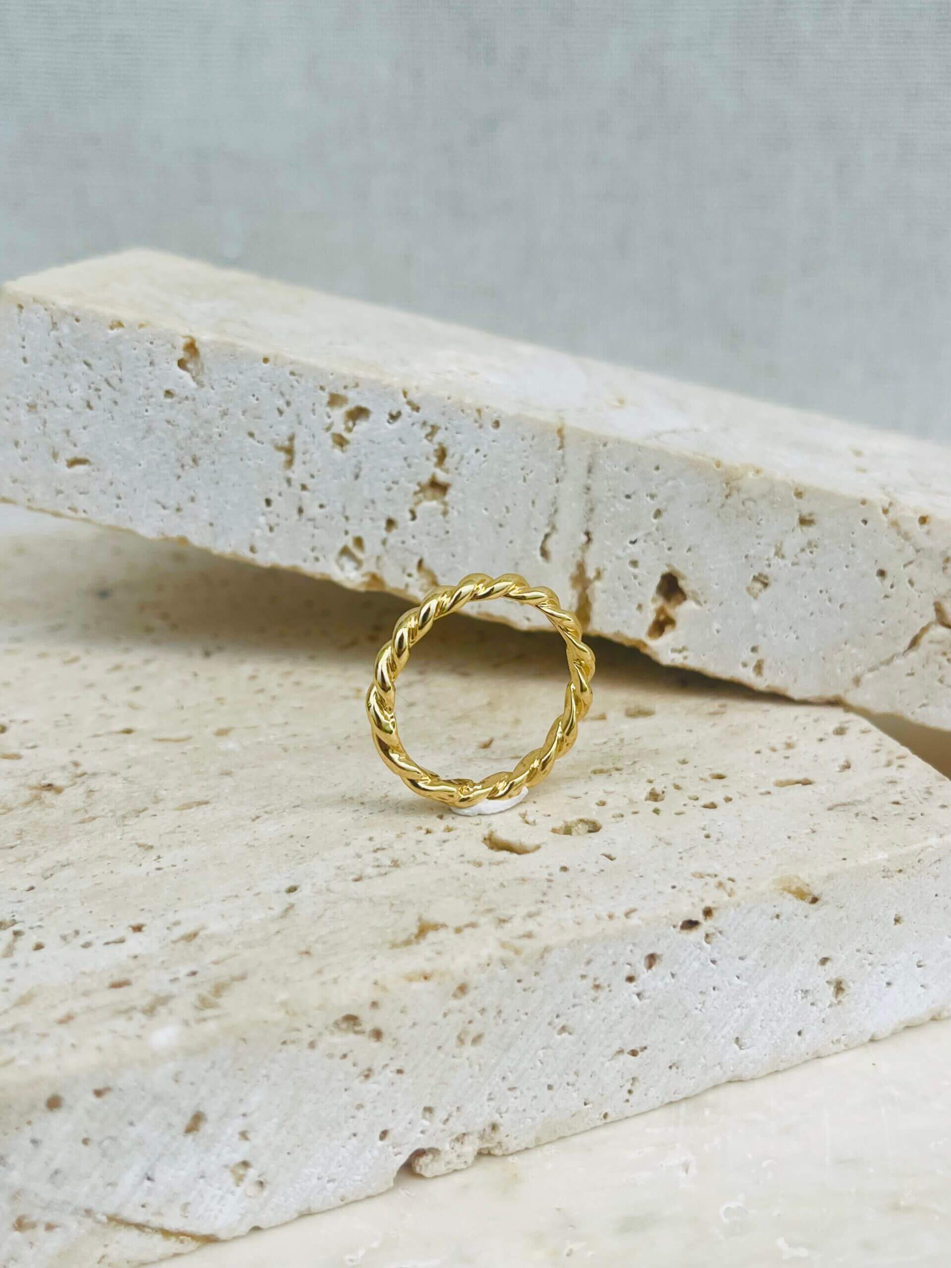 Anel Entrelaçado Julia - em banho ouro 18k - Imagem 2