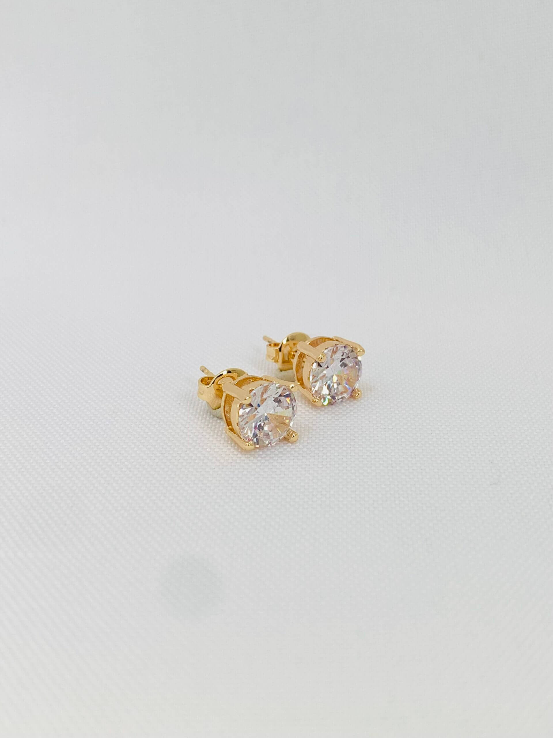 Brinco Ponto de Luz Fluir M Camila - em banho ouro 18k
