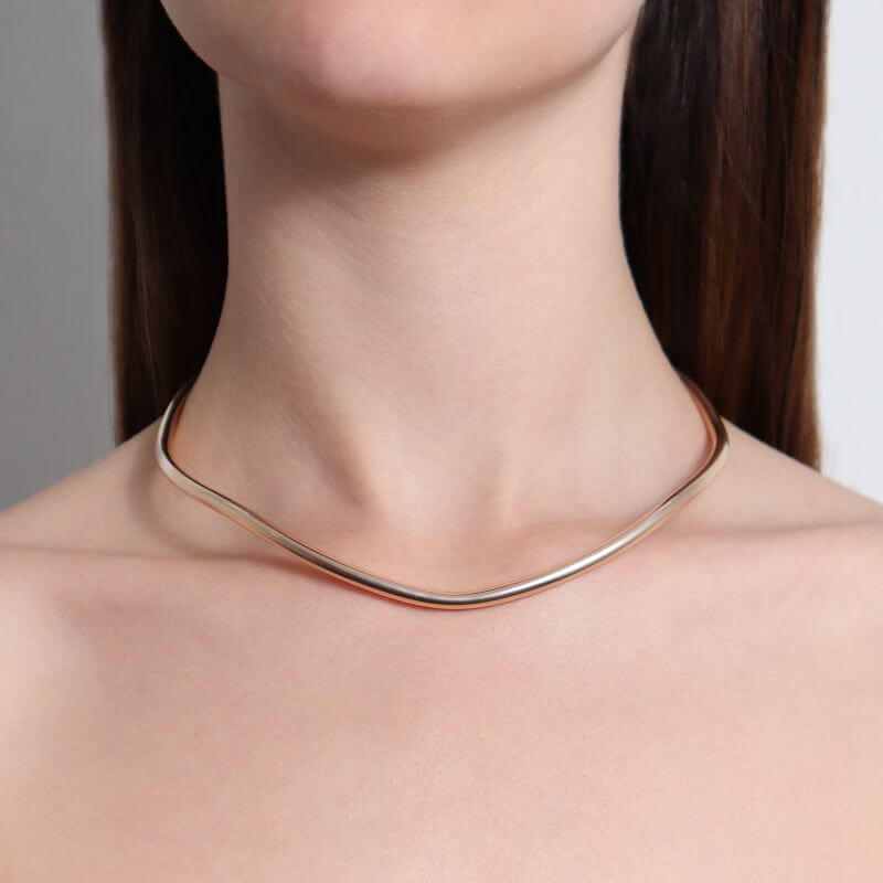 Choker Rígida Curves Julia - em banho ouro 18k - Imagem 3