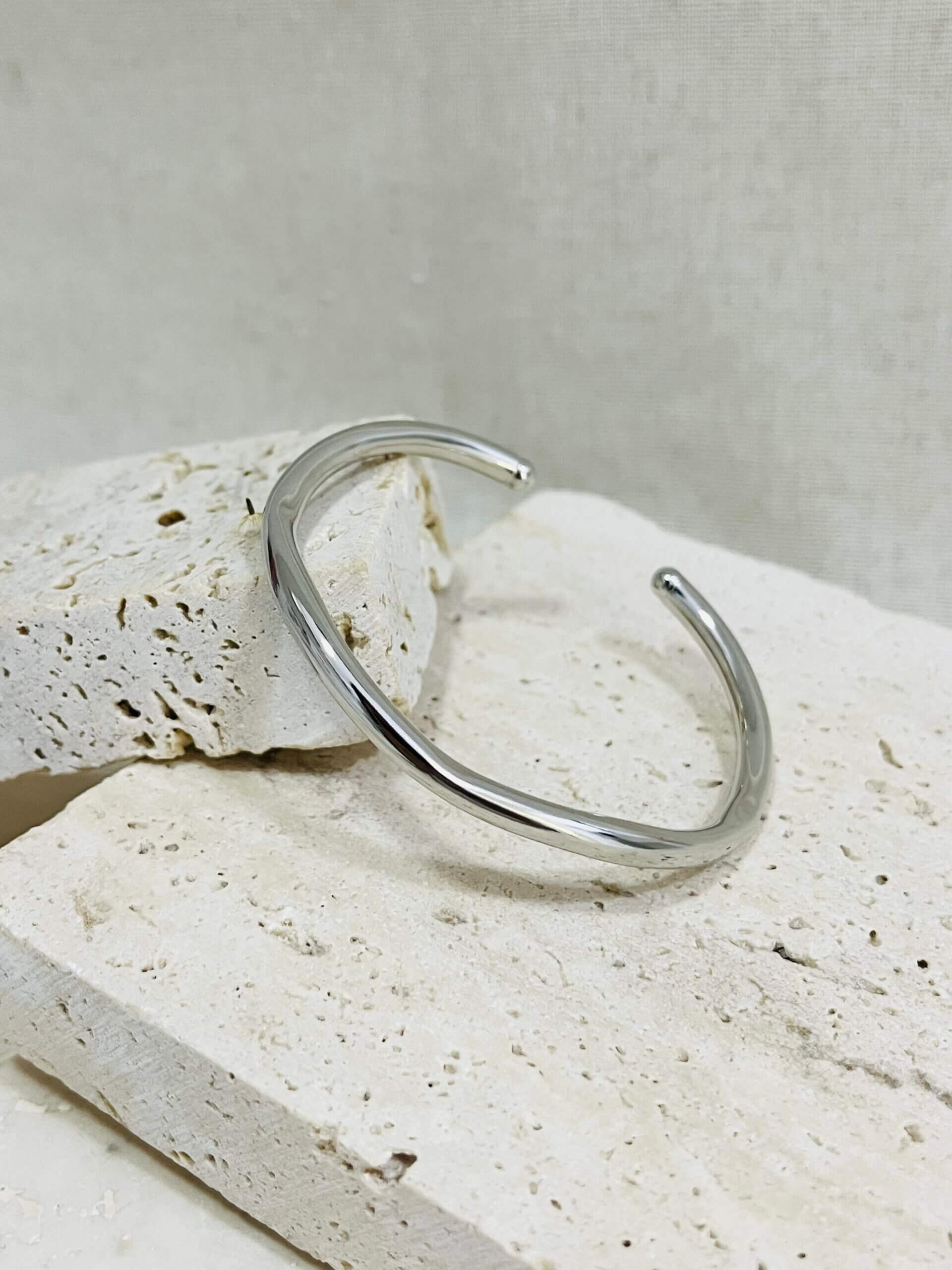 Bracelete Rígido Curves Julia - em ródio branco - Imagem 2