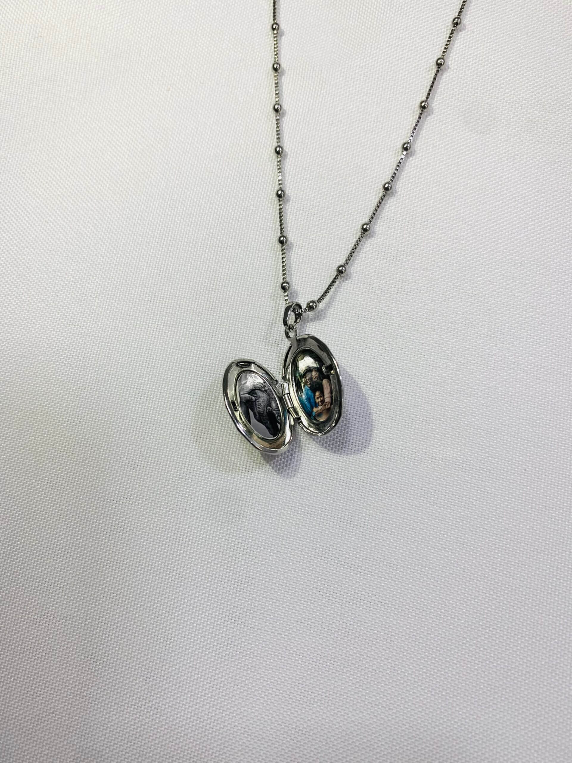 Colar Relicário Oval Vintage P - em banho ródio branco - Imagem 2