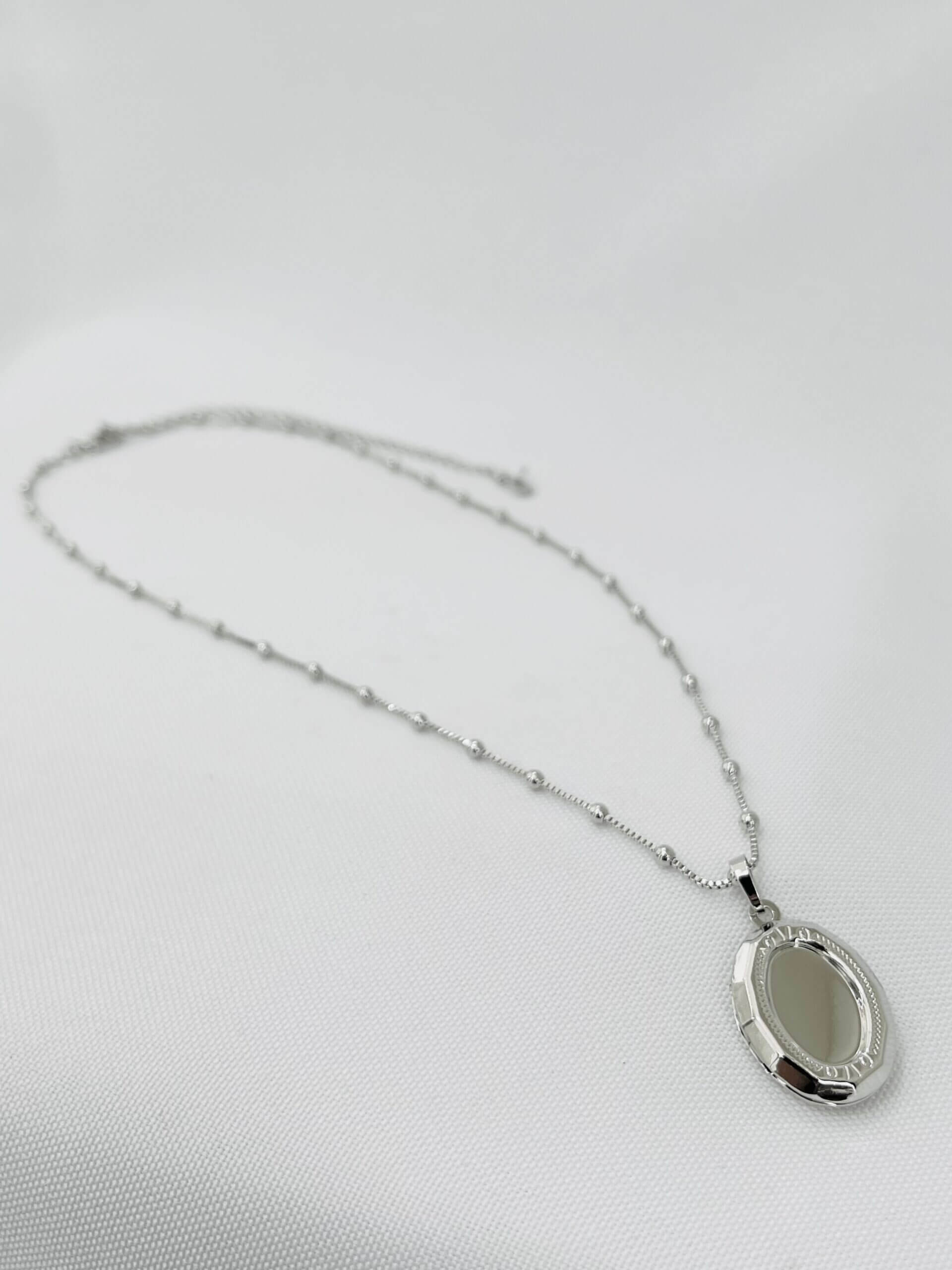 Colar Relicário Oval Vintage P - em banho ródio branco - Imagem 5