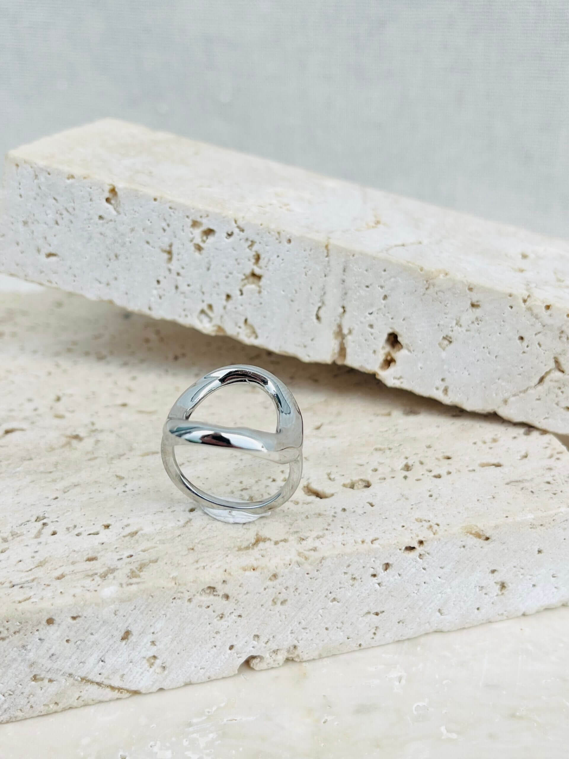 Anel Oval Orgânico Kiara - em ródio branco - Imagem 2