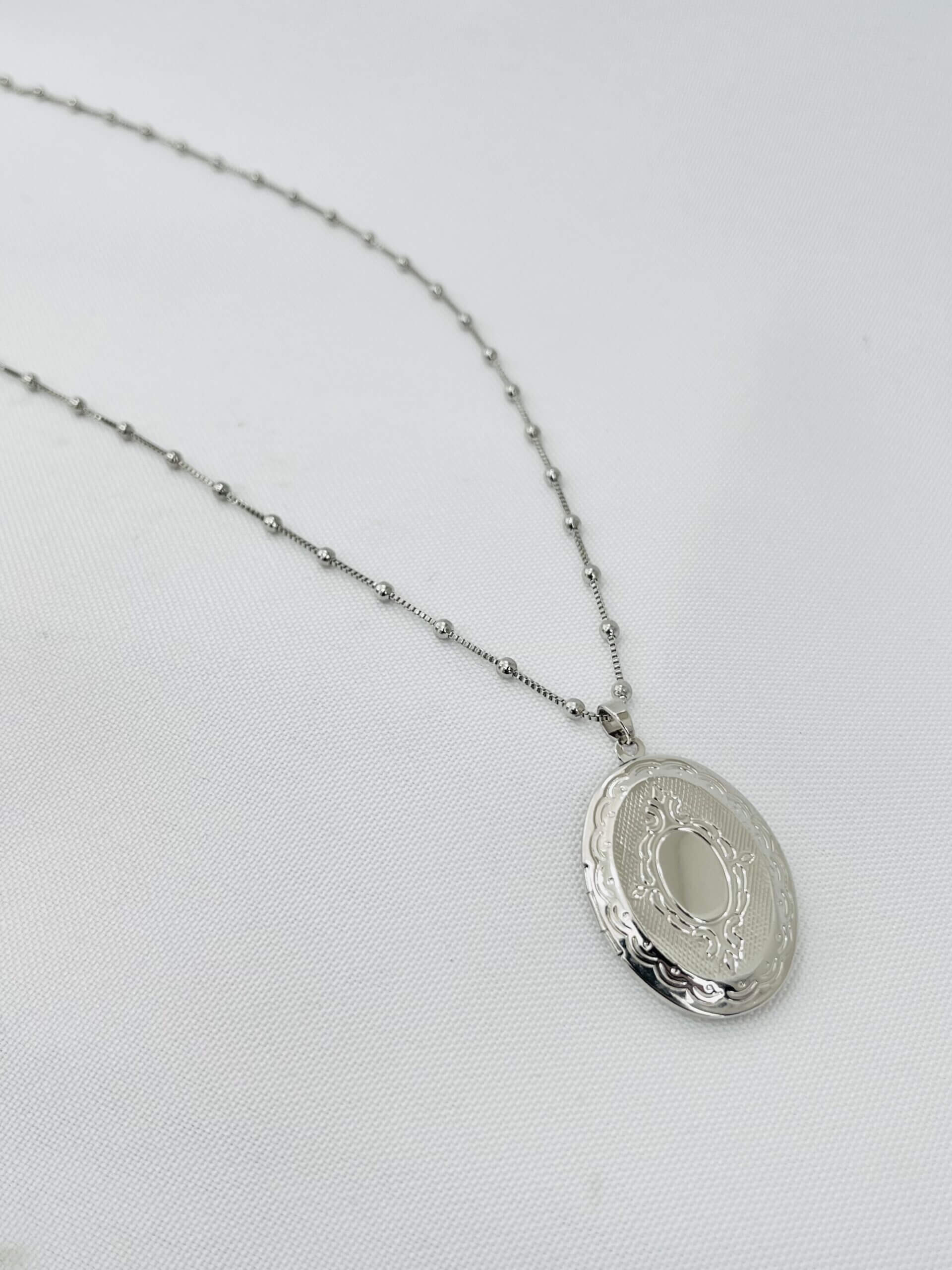 Colar Relicário Oval M - em ródio branco