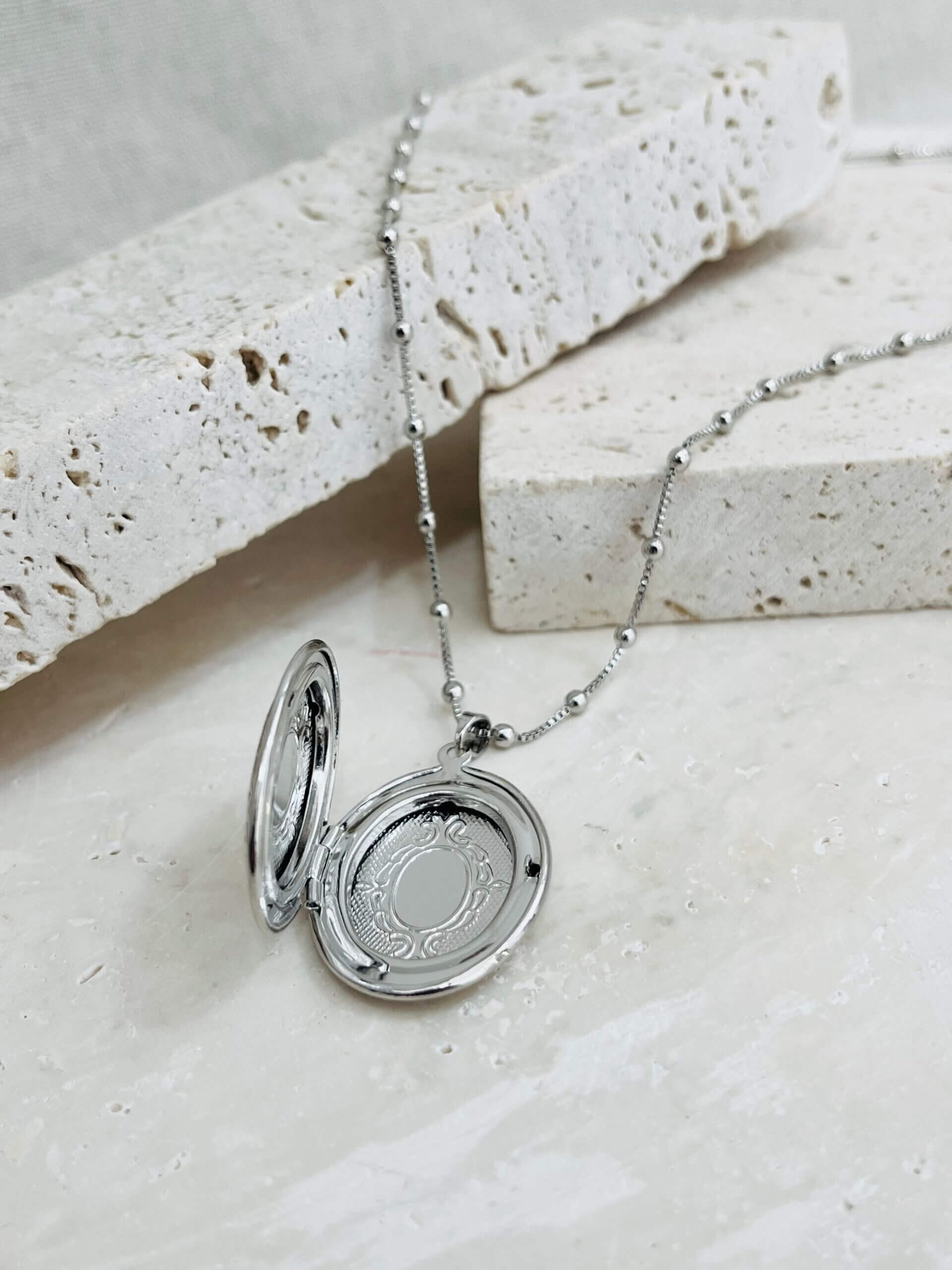 Colar Relicário Oval M - em ródio branco - Imagem 4