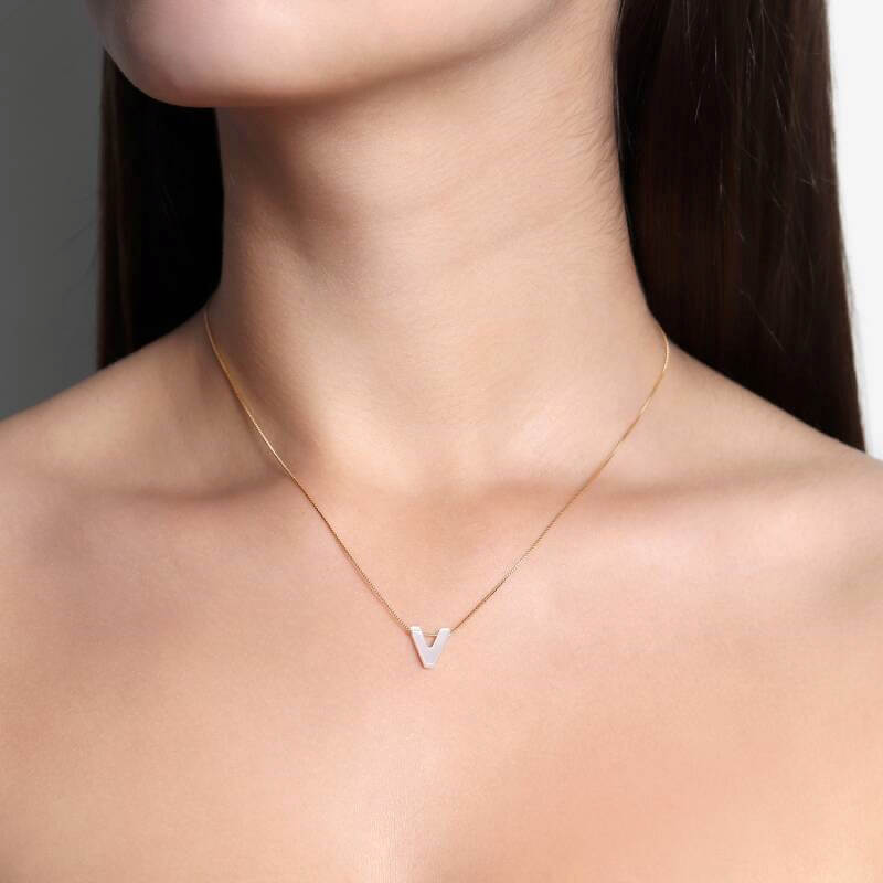 Colar De Letra em Madrepérola Alice - em banho ouro 18k - Imagem 10