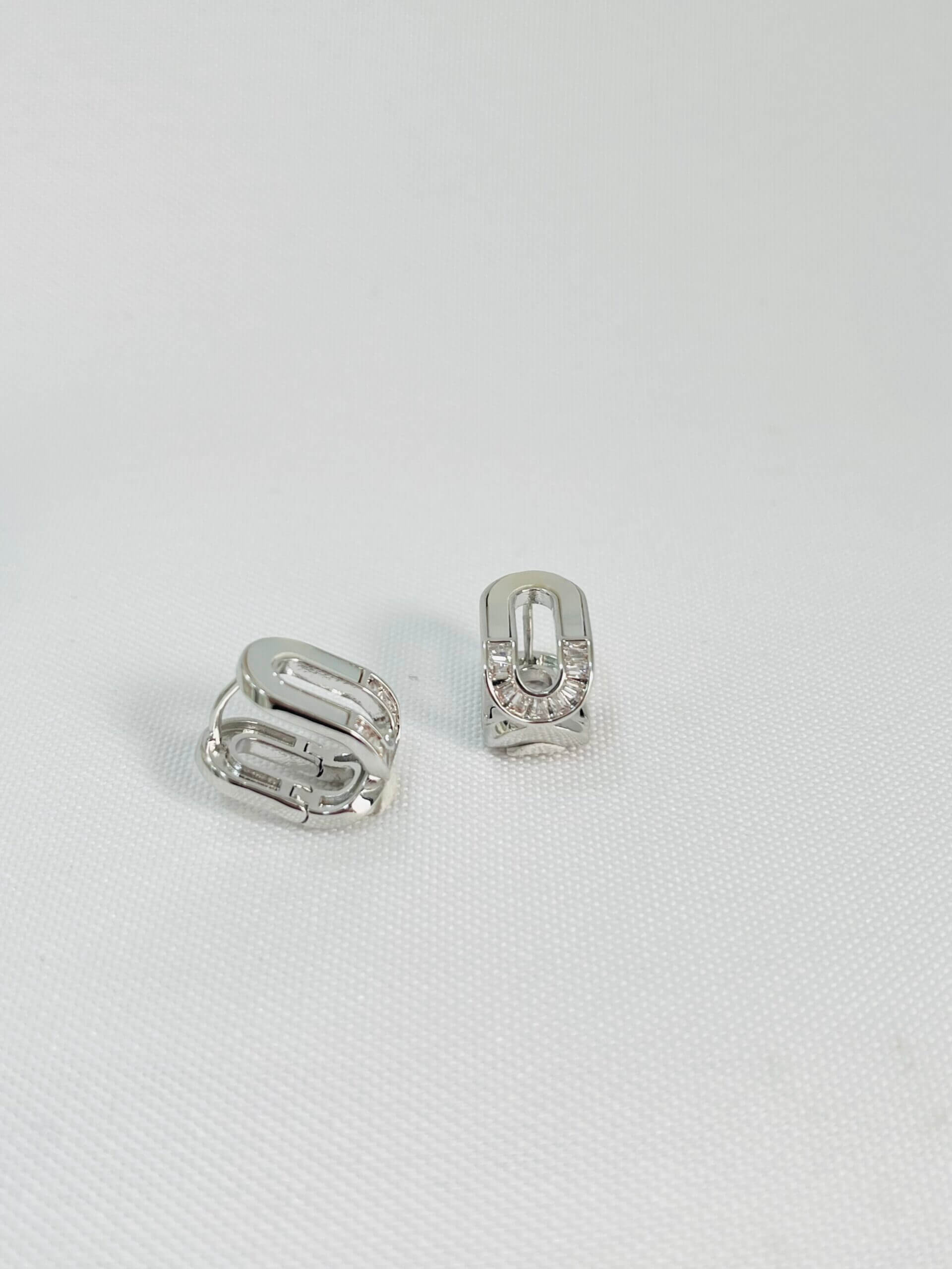 Argola Navetada Com Madréperola Célia - em ródio branco - Imagem 3