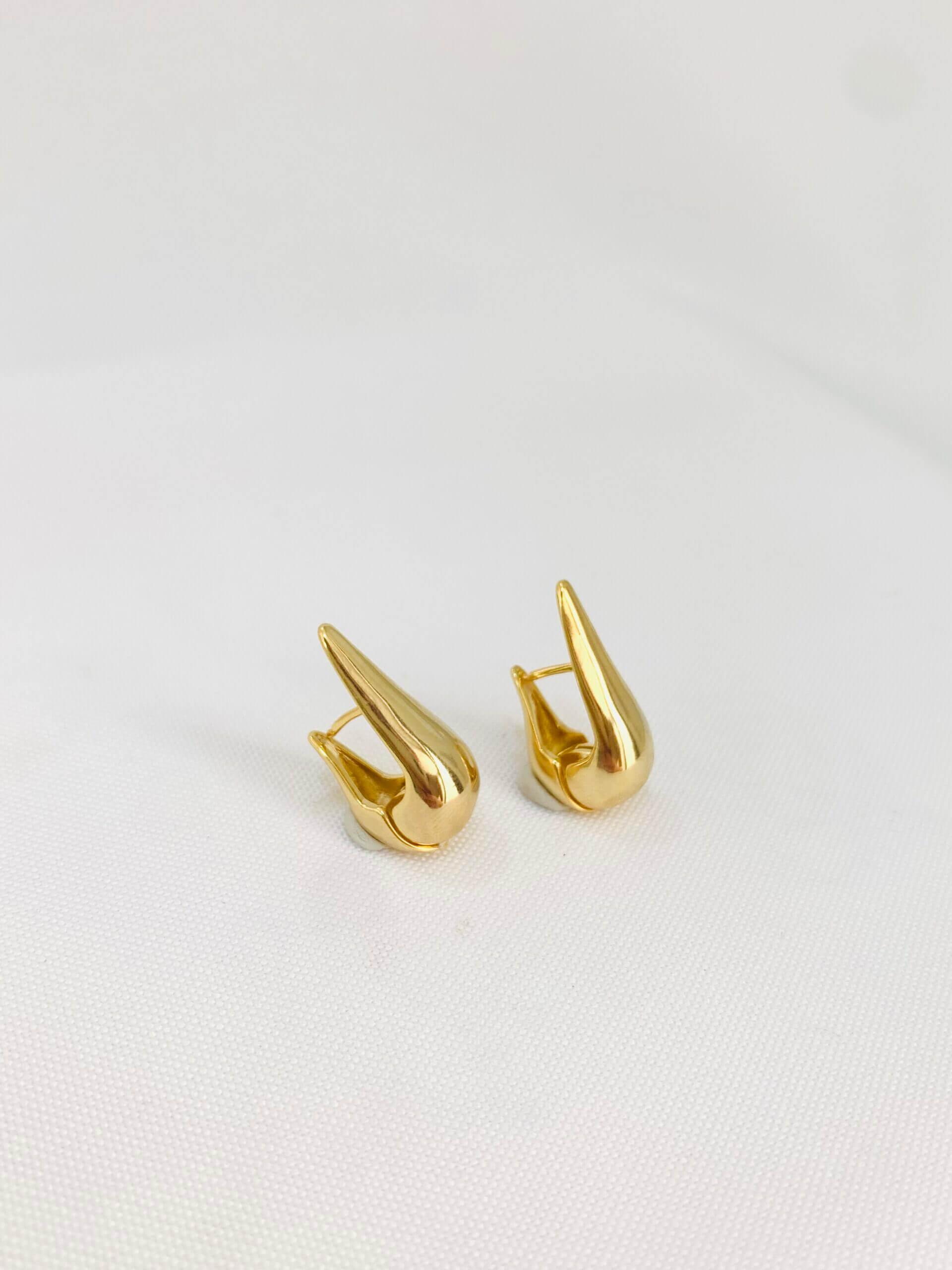 Brinco Gota Leane P - em banho ouro 18k