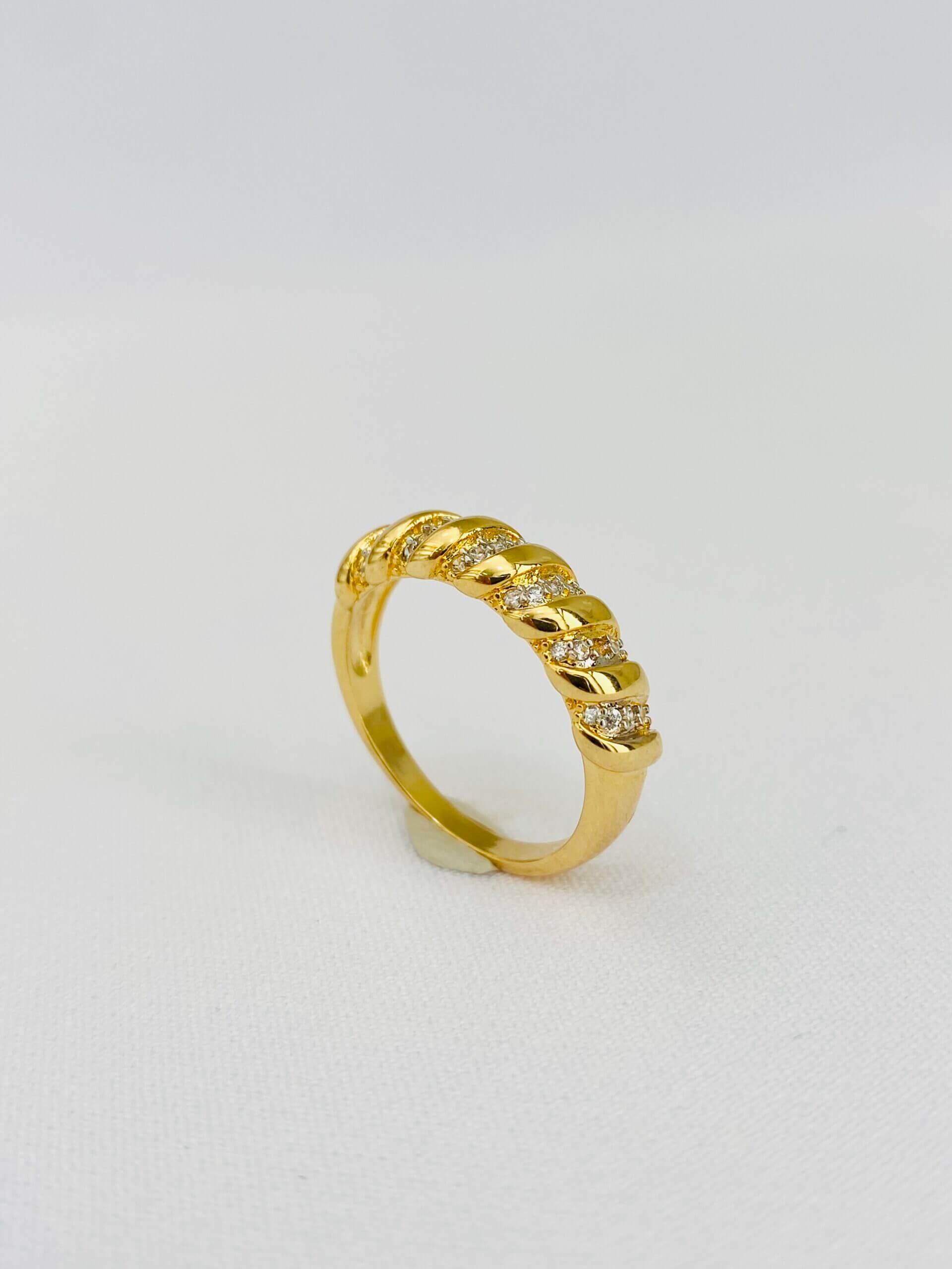 Anel Cravejado Entrelaçado Giulia - em banho ouro 18k