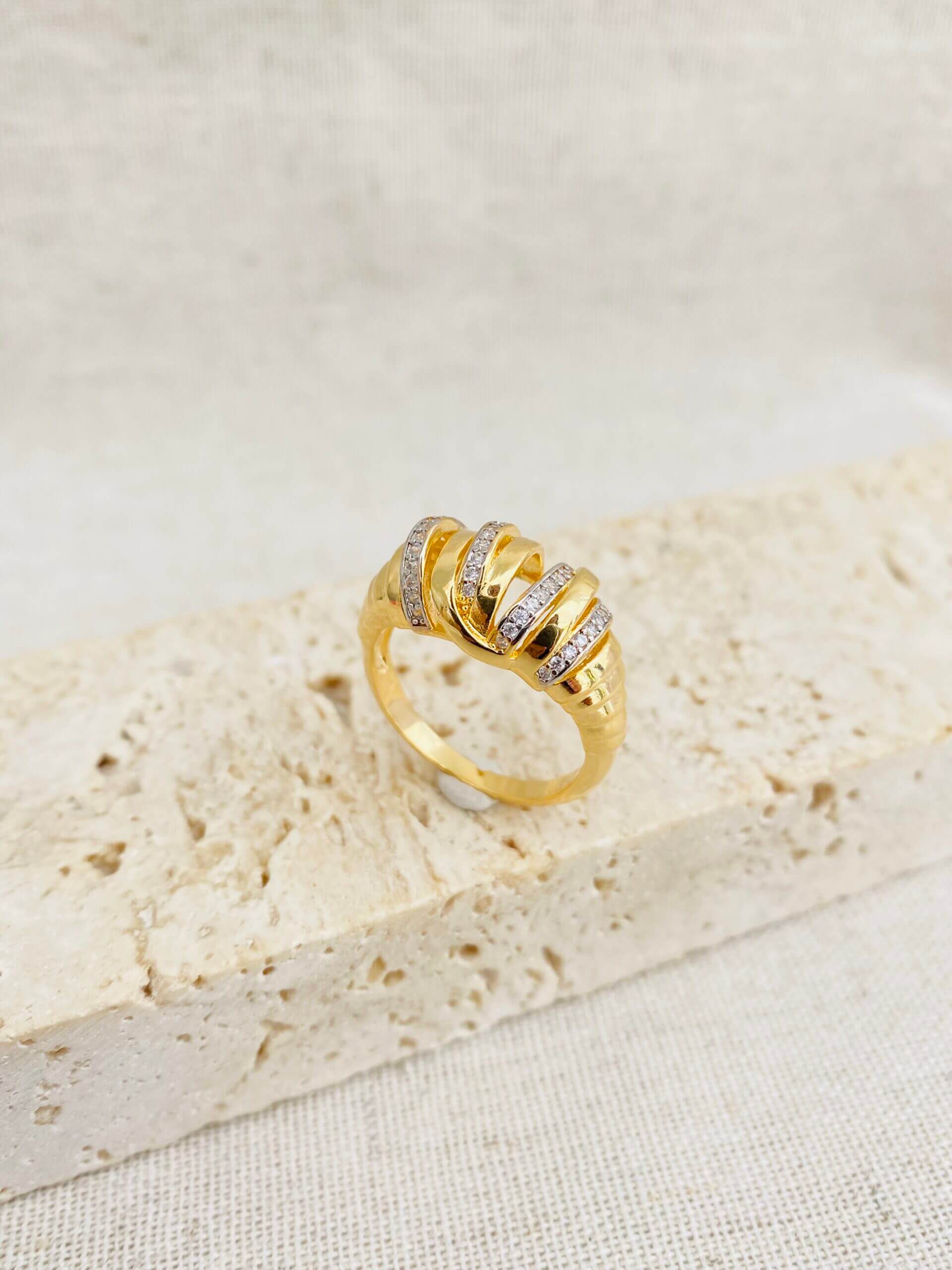 Anel Croissant Cravejado Giulia - em banho ouro 18k - Imagem 2
