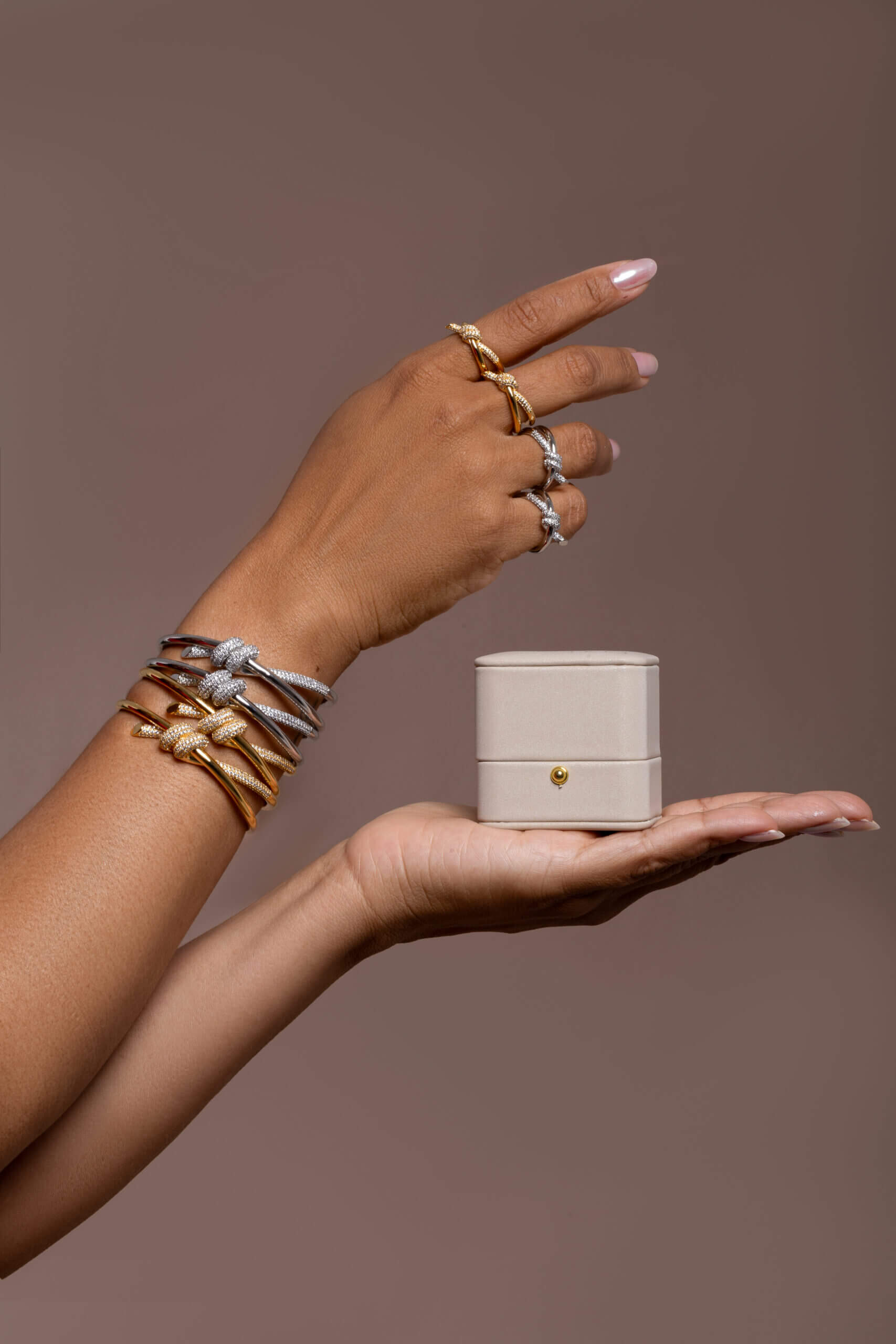 Bracelete Entrelaçado Lívia - em banho de ródio branco - Imagem 2