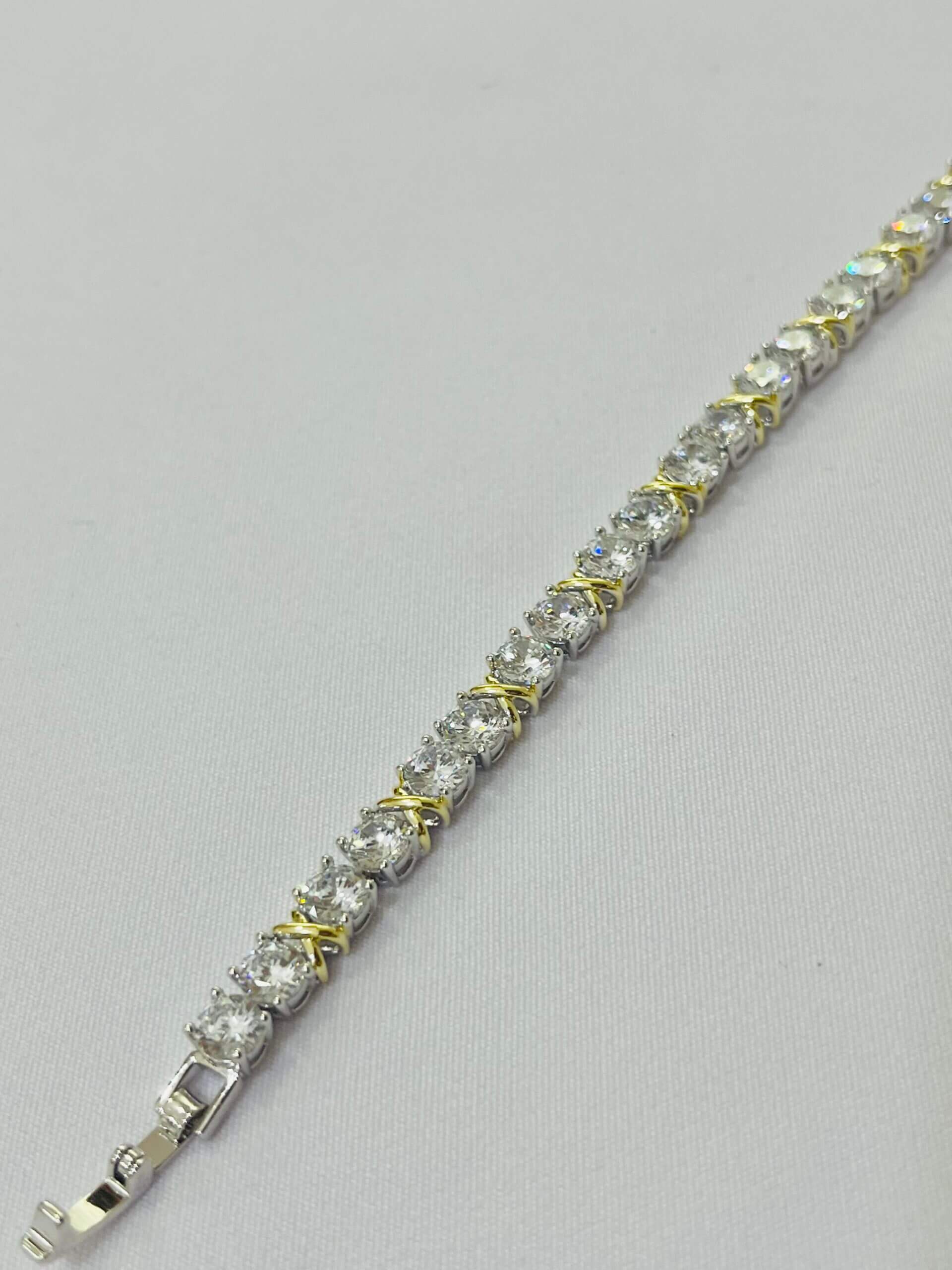 Pulseira Cravejada Angelina - em banho de ródio branco.