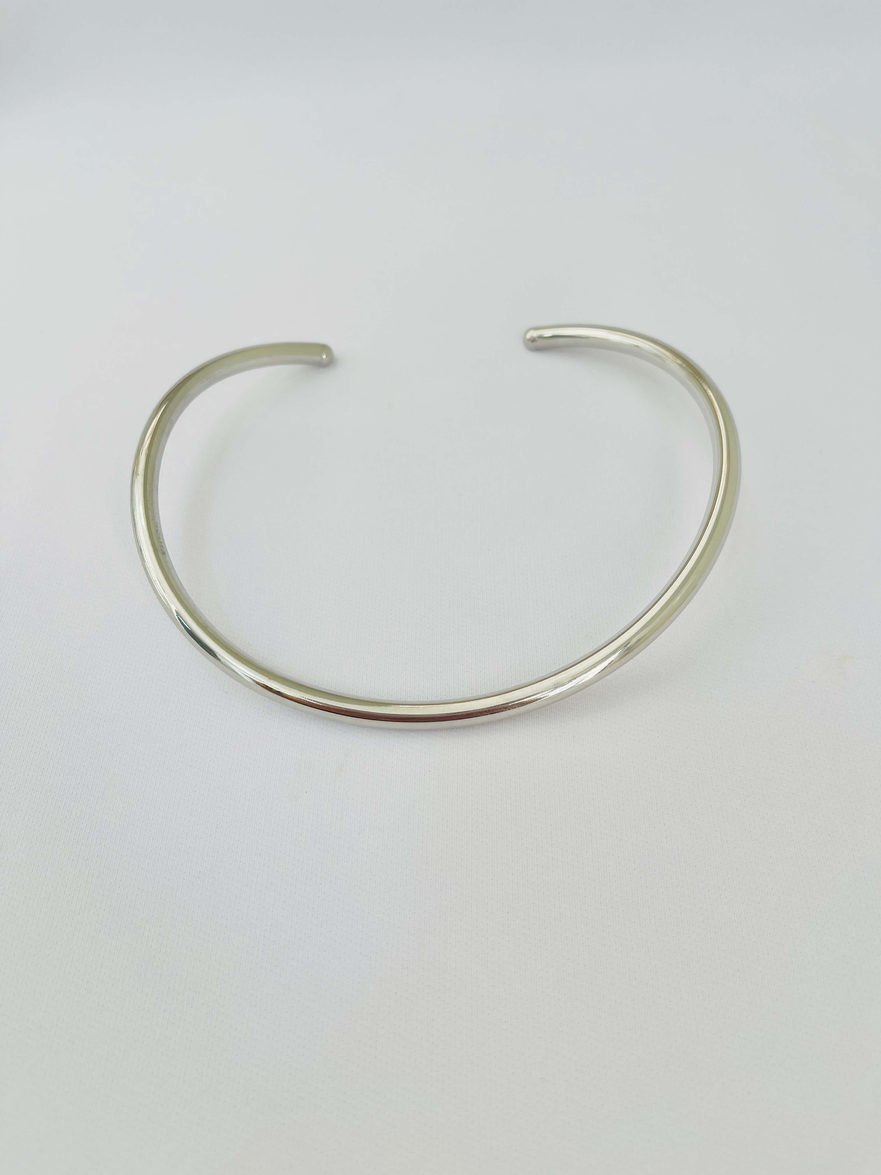 Choker Rígida Curves Julia - em banho ródio branco
