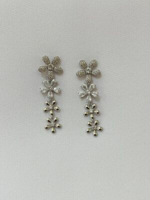 Brinco Fio Flor Cravejado - em banho ouro 18k