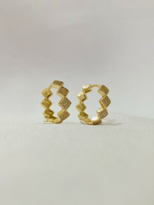 Argola Cravejada Lisa - em banho ouro 18k
