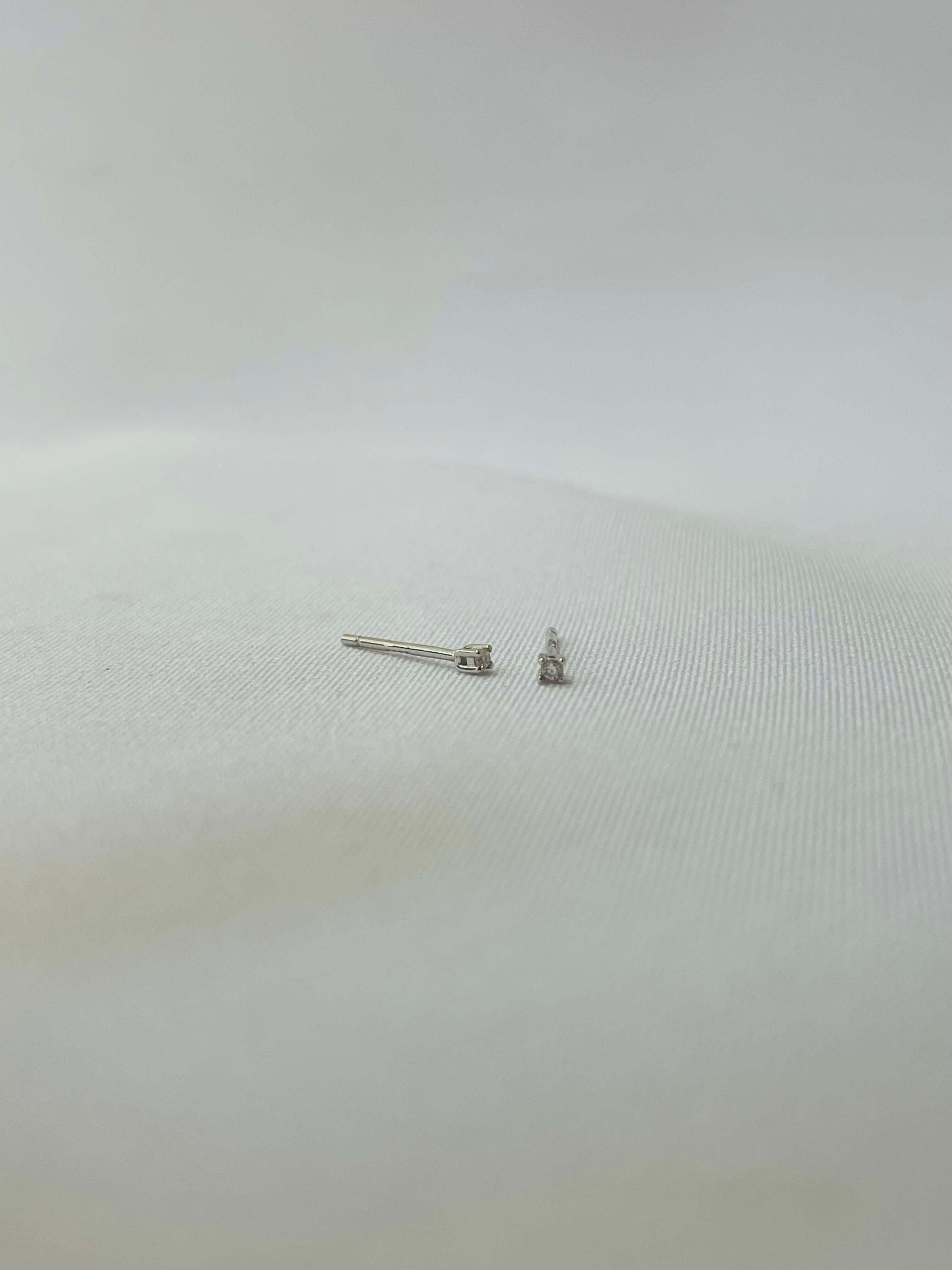 Brinco Ponto de Luz em Moissanite 1,5mm - em prata 925