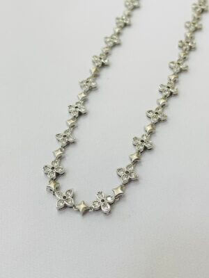 Choker Flower Beth - em banho de ródio branco.