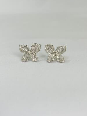 Brinco Flor Cravejado Beth M - em banho de ródio branco