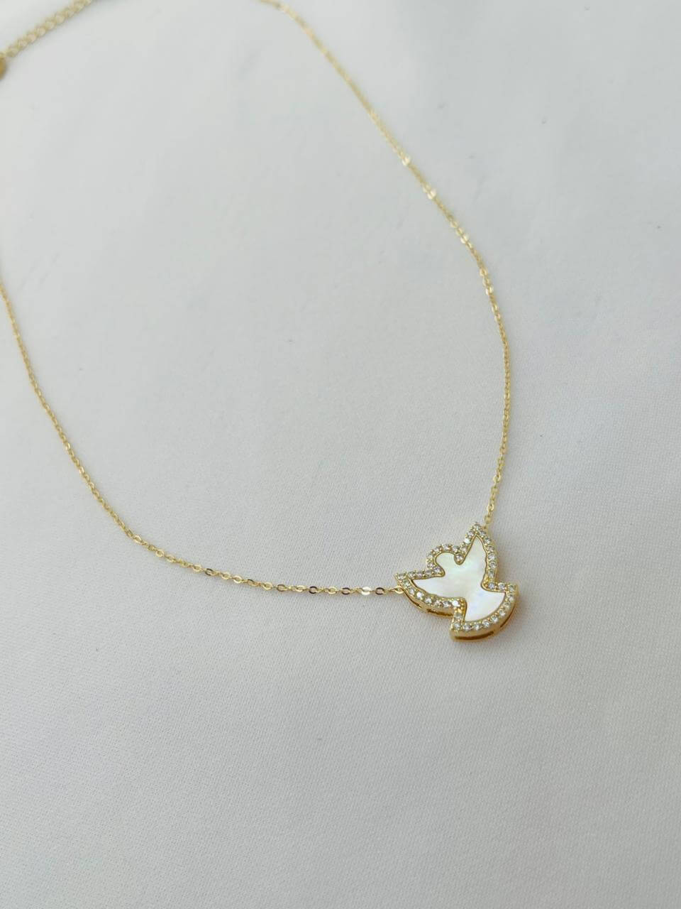 Colar Cravejado Espirito Santo - em banho ouro 18k
