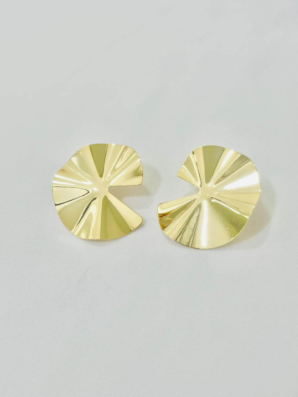 Brinco Orgânico Cleo - em banho ouro 18k