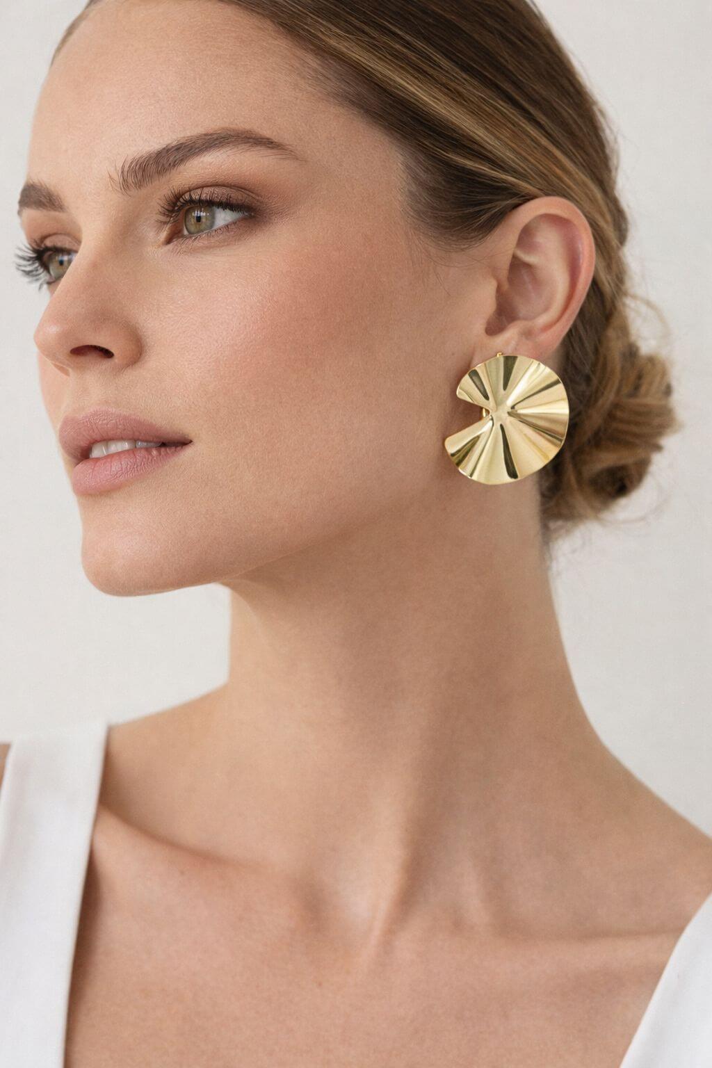 Brinco Orgânico Cleo - em banho ouro 18k - Imagem 2