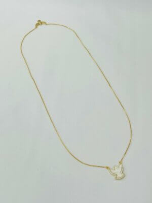 Alternative view of Escapulário Espírito Santo Madrepérola - em banho ouro 18K