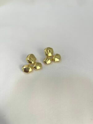 Brinco Fixo Orgânico Sara - em banho Ouro 18k