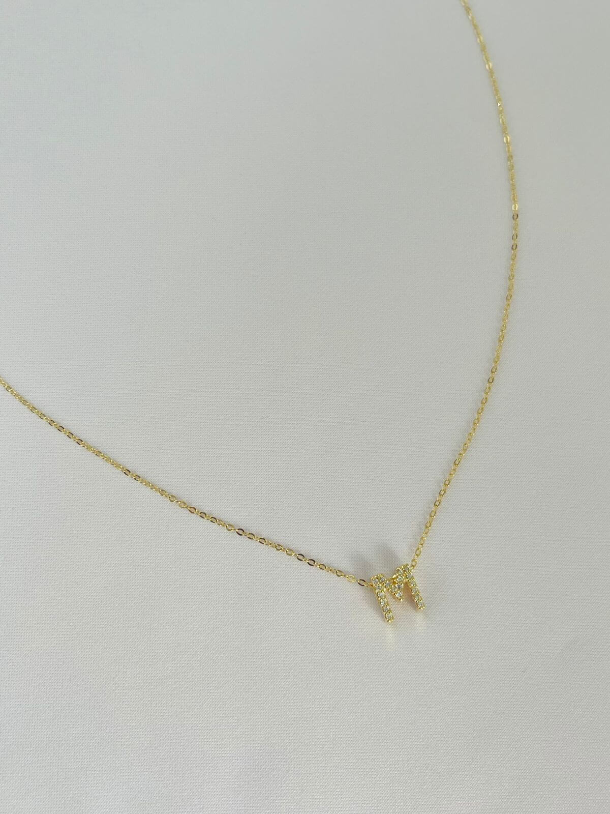 Colar Letra Delicado Yara - em banho Ródio Branco - Imagem 4
