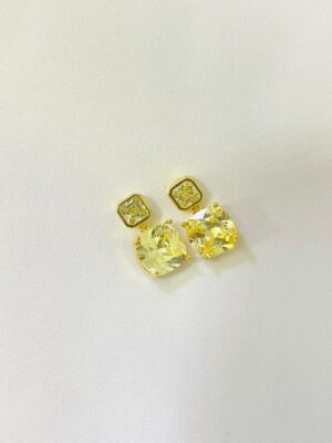 Alternative view of Brinco Quadrado Yellow - em banho Ouro 18k
