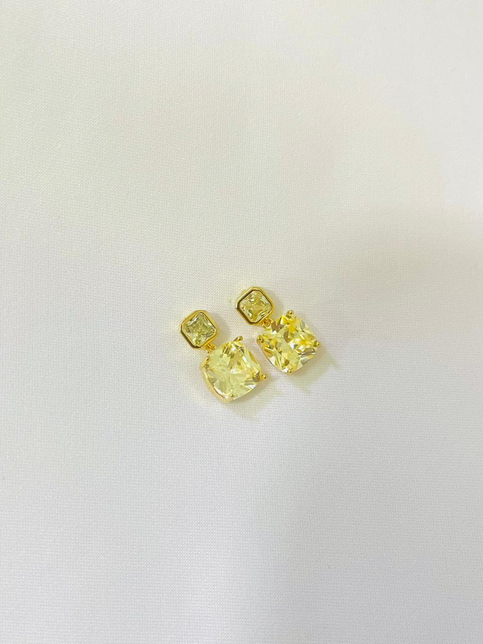 Brinco Quadrado Yellow - em banho Ouro 18k