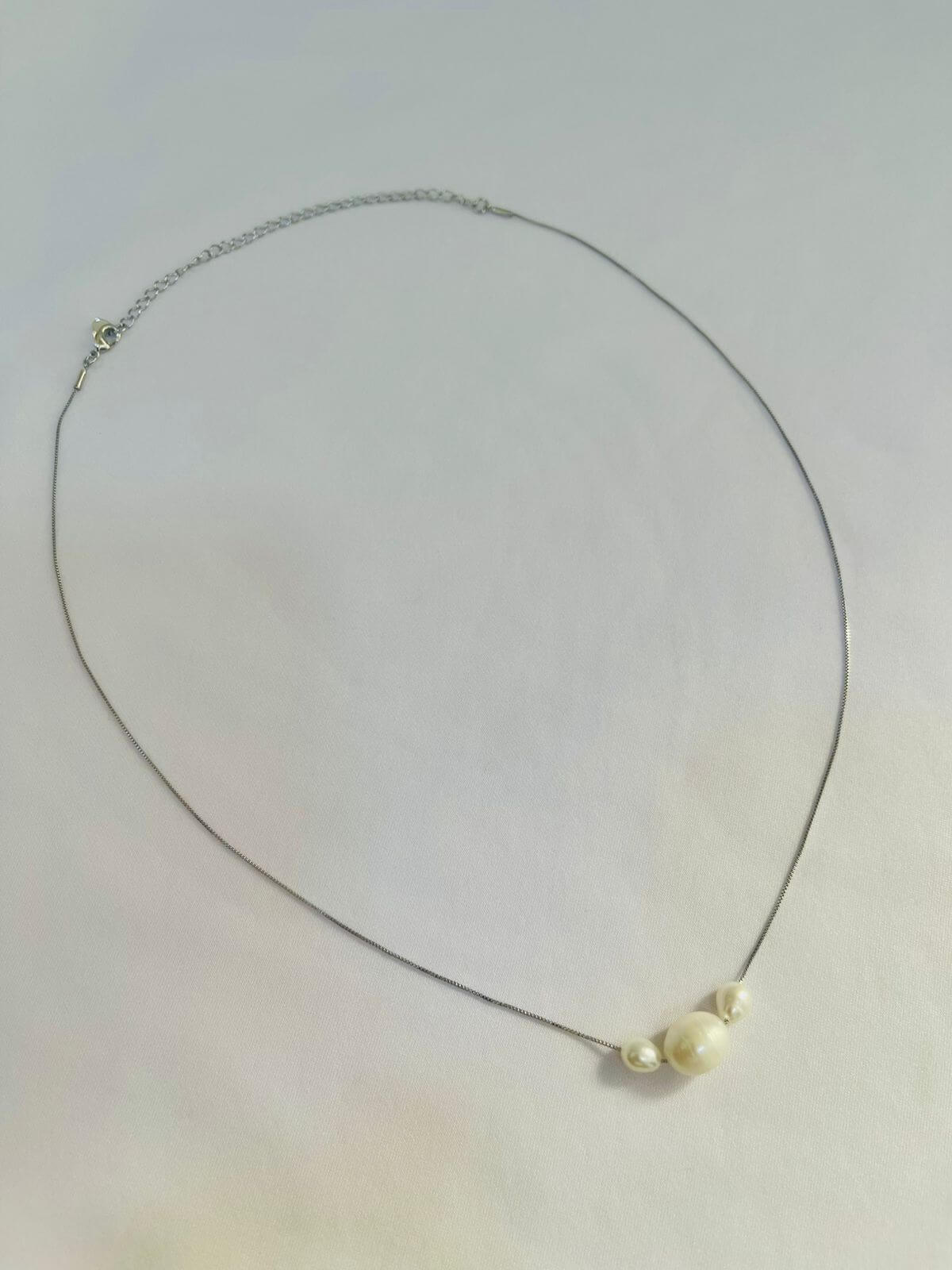 Colar Três Pérola Sara - em banho Ródio branco