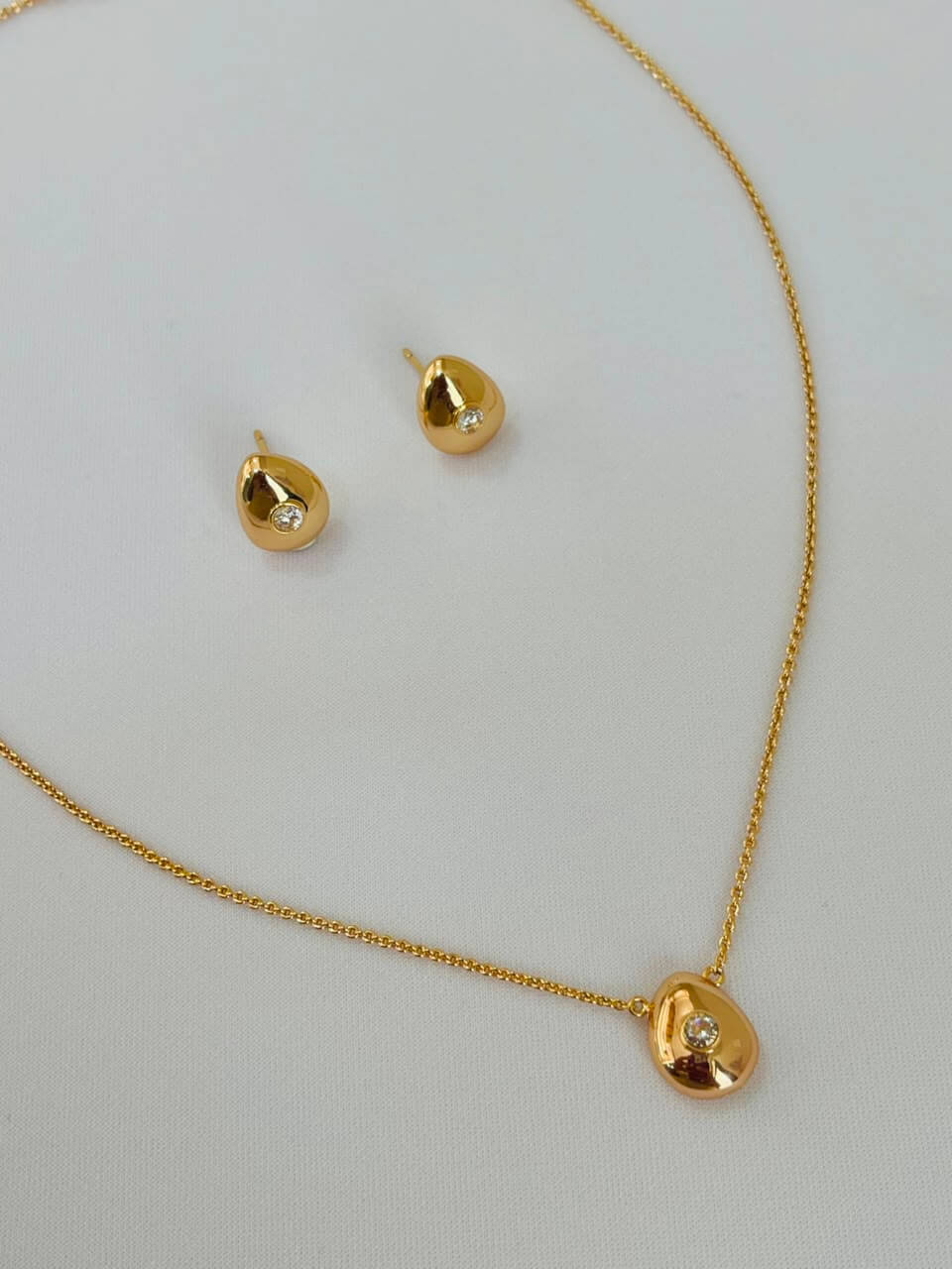 Conjunto Gota Abaulada - Banho Ouro18k - Imagem 2