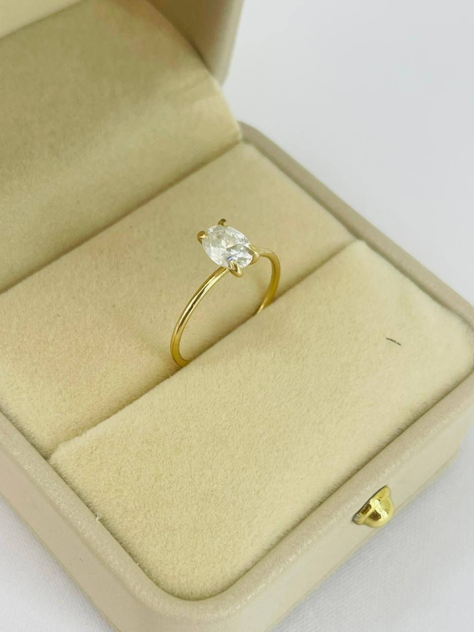 Anel em Ouro 18K Moissanite Oval 6x4 mm - Imagem 3