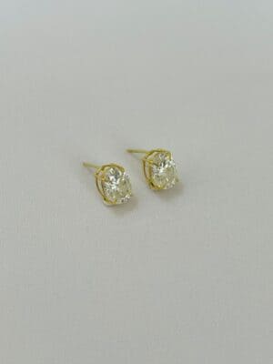 Alternative view of Brinco Oval Ouro 18K com Moissanite 6x8mm