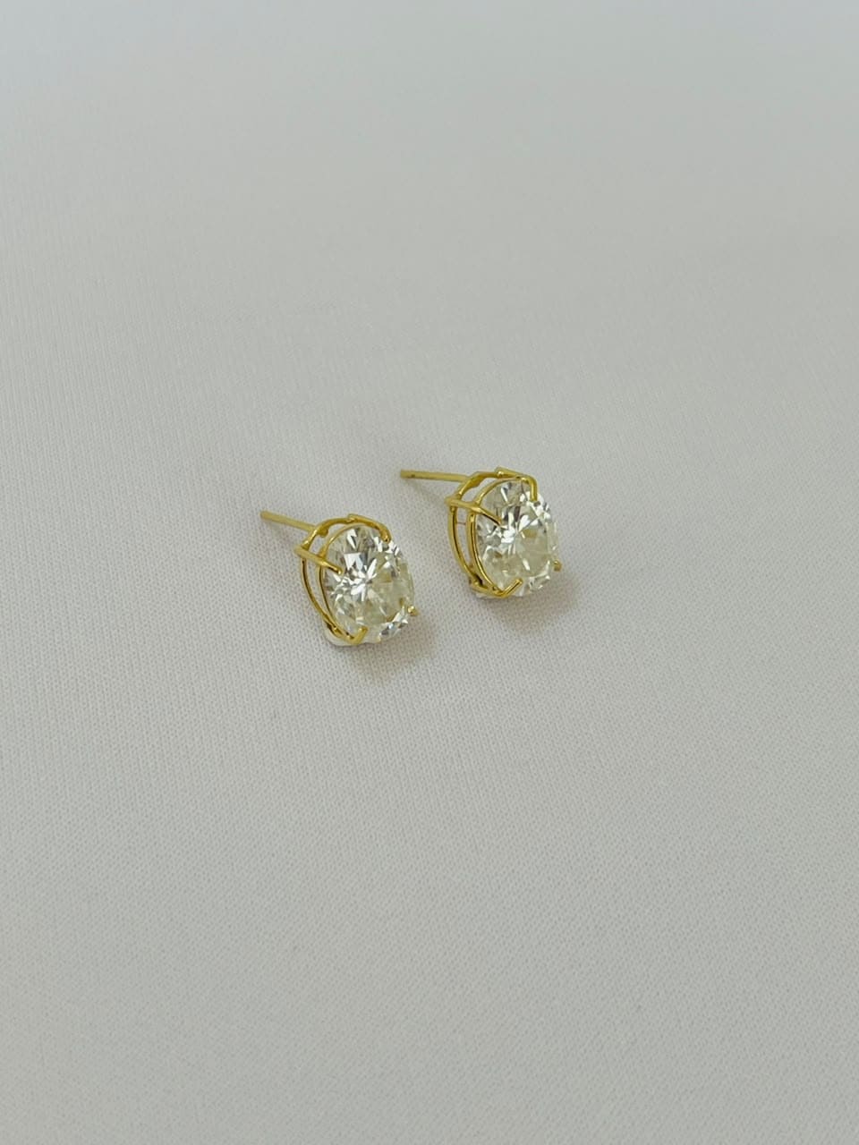Brinco Oval Ouro 18K com Moissanite 6x8mm - Imagem 2