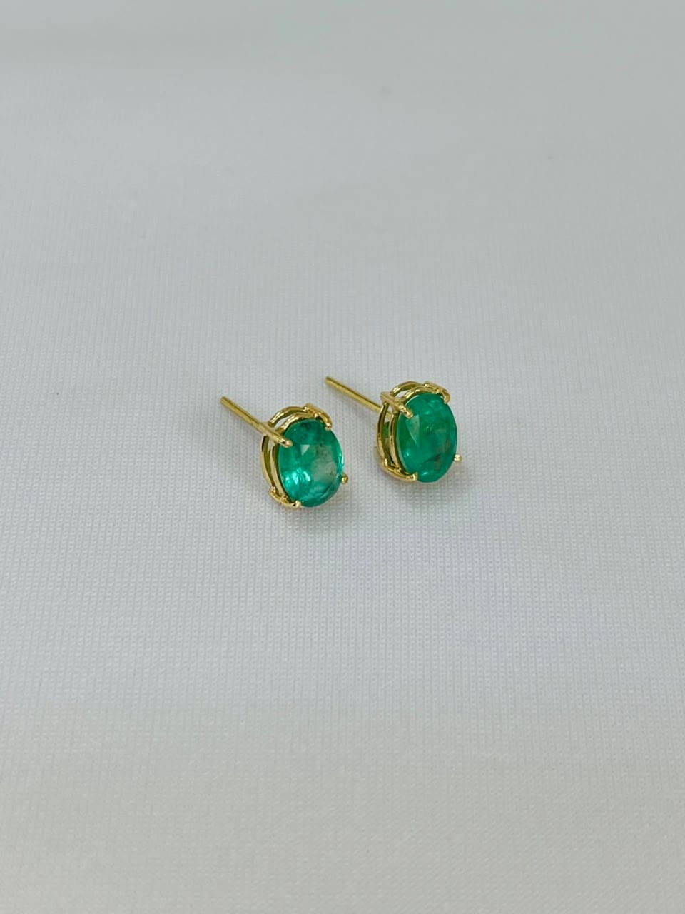 Brinco Ouro 18k com Esmeralda Natural