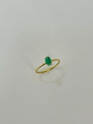 Alternative view of Anel Ouro 18K com Esmeralda Natural