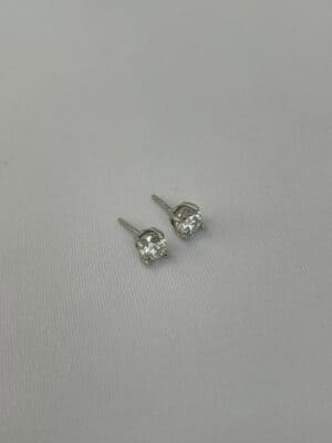 Brinco Ponto de Luz 5mm em Moissanite - Prata925